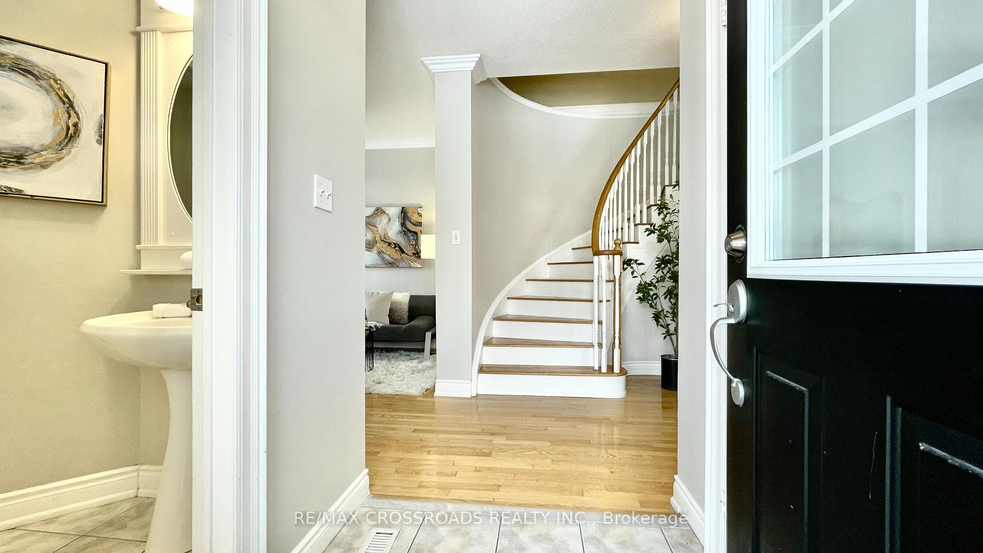 Photo 4 of 35 Dancer's Drive, Markham, Angus Glen — HOMEH