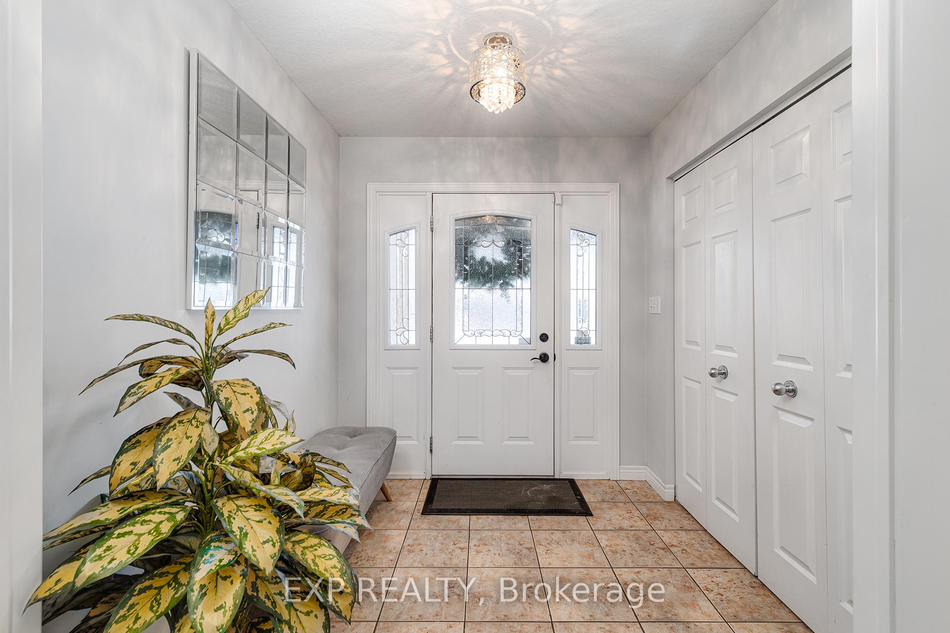 Photo 4 of 645 Interlaken Drive, Waterloo — HOMEH