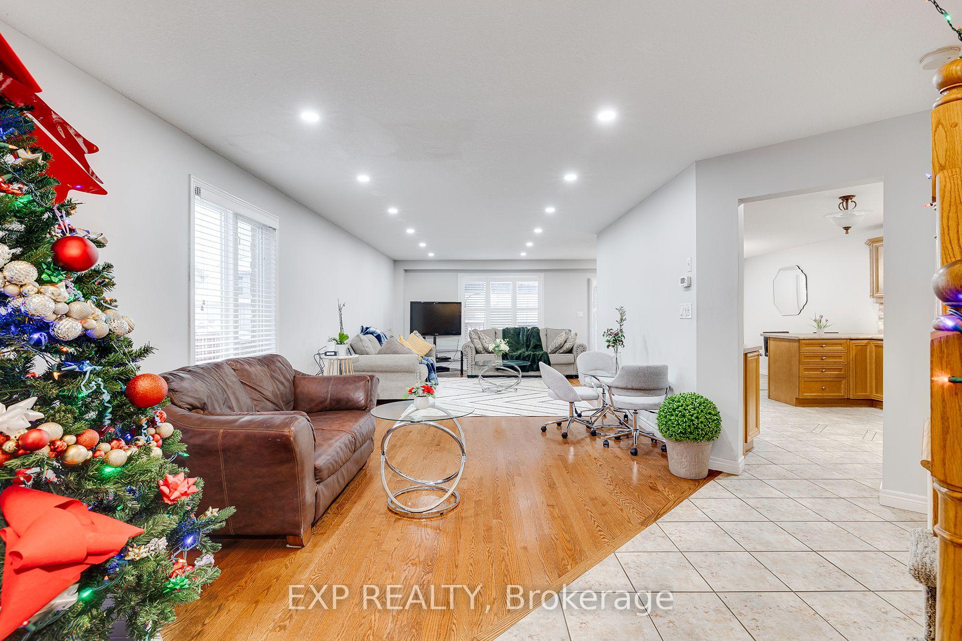 Photo 5 of 645 Interlaken Drive, Waterloo — HOMEH