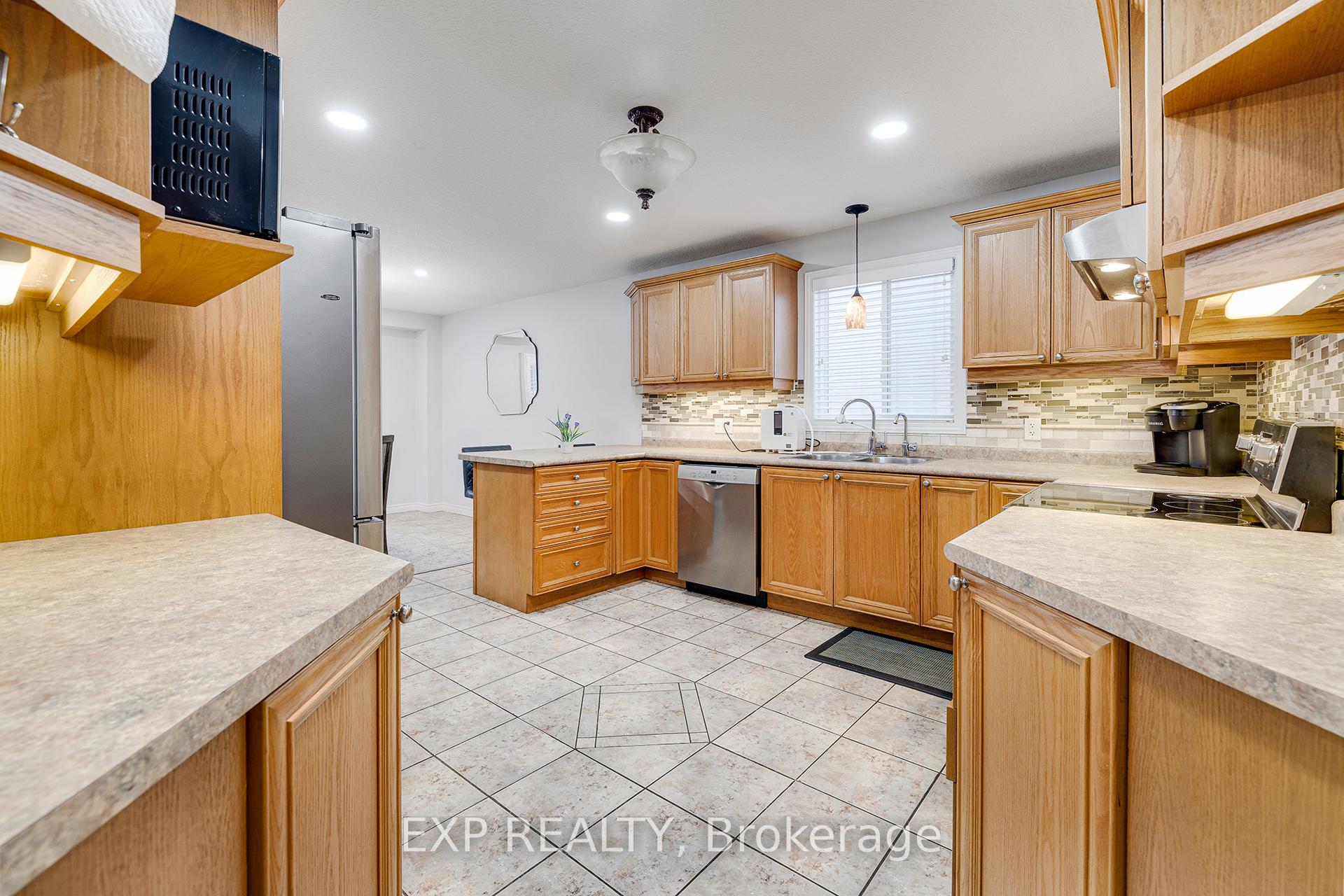 Photo 6 of 645 Interlaken Drive, Waterloo — HOMEH