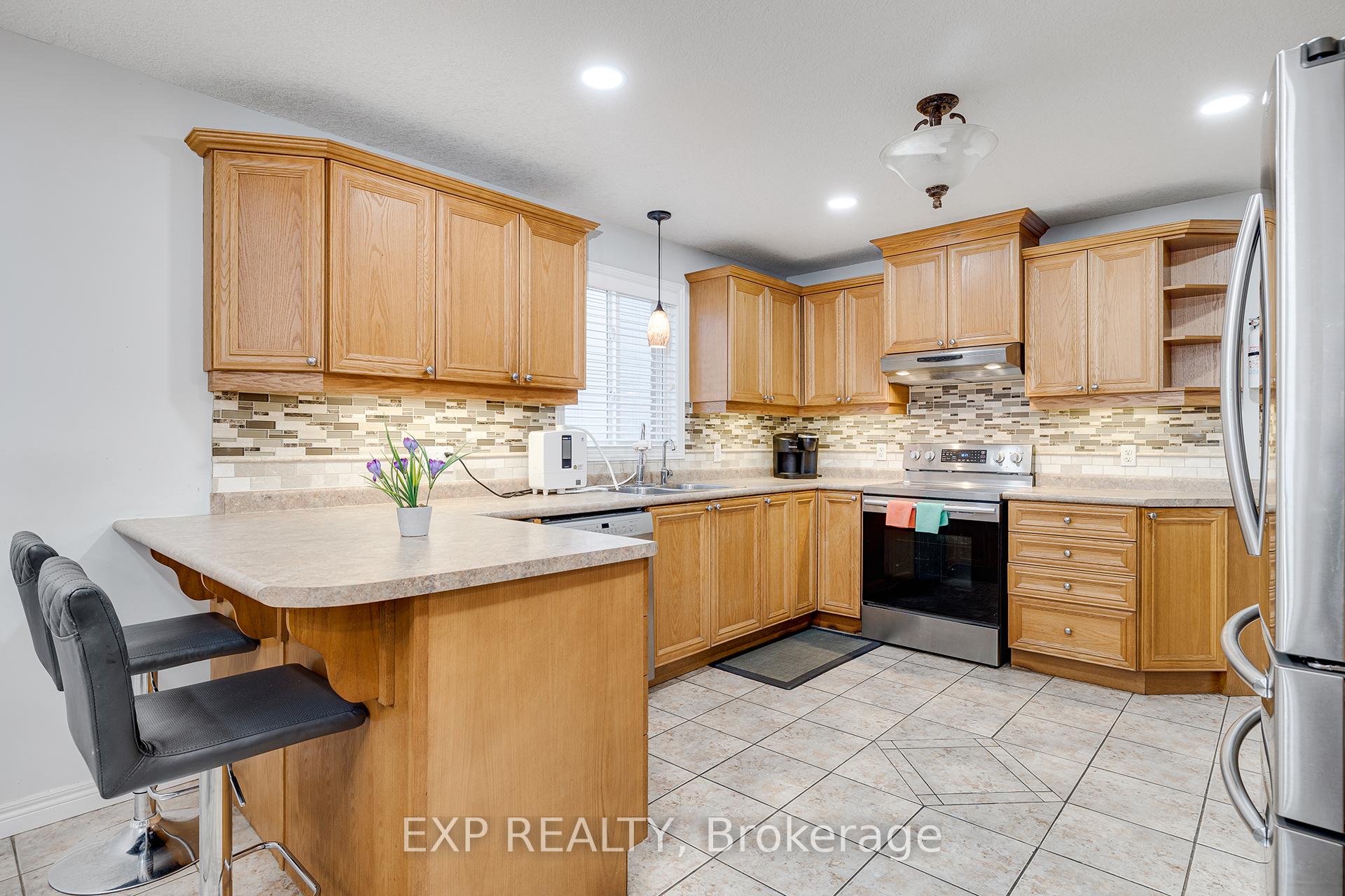 Photo 7 of 645 Interlaken Drive, Waterloo — HOMEH