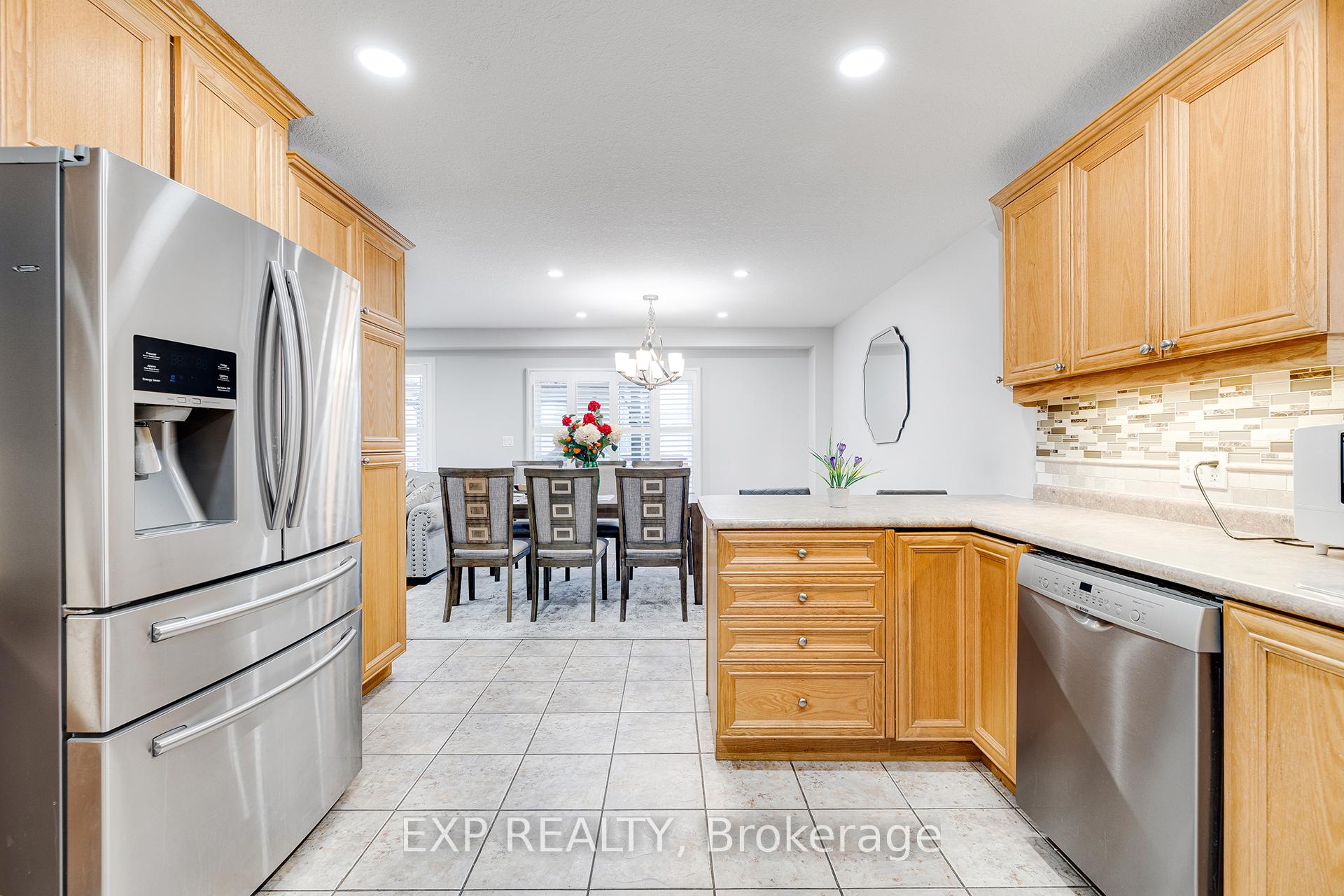 Photo 8 of 645 Interlaken Drive, Waterloo — HOMEH