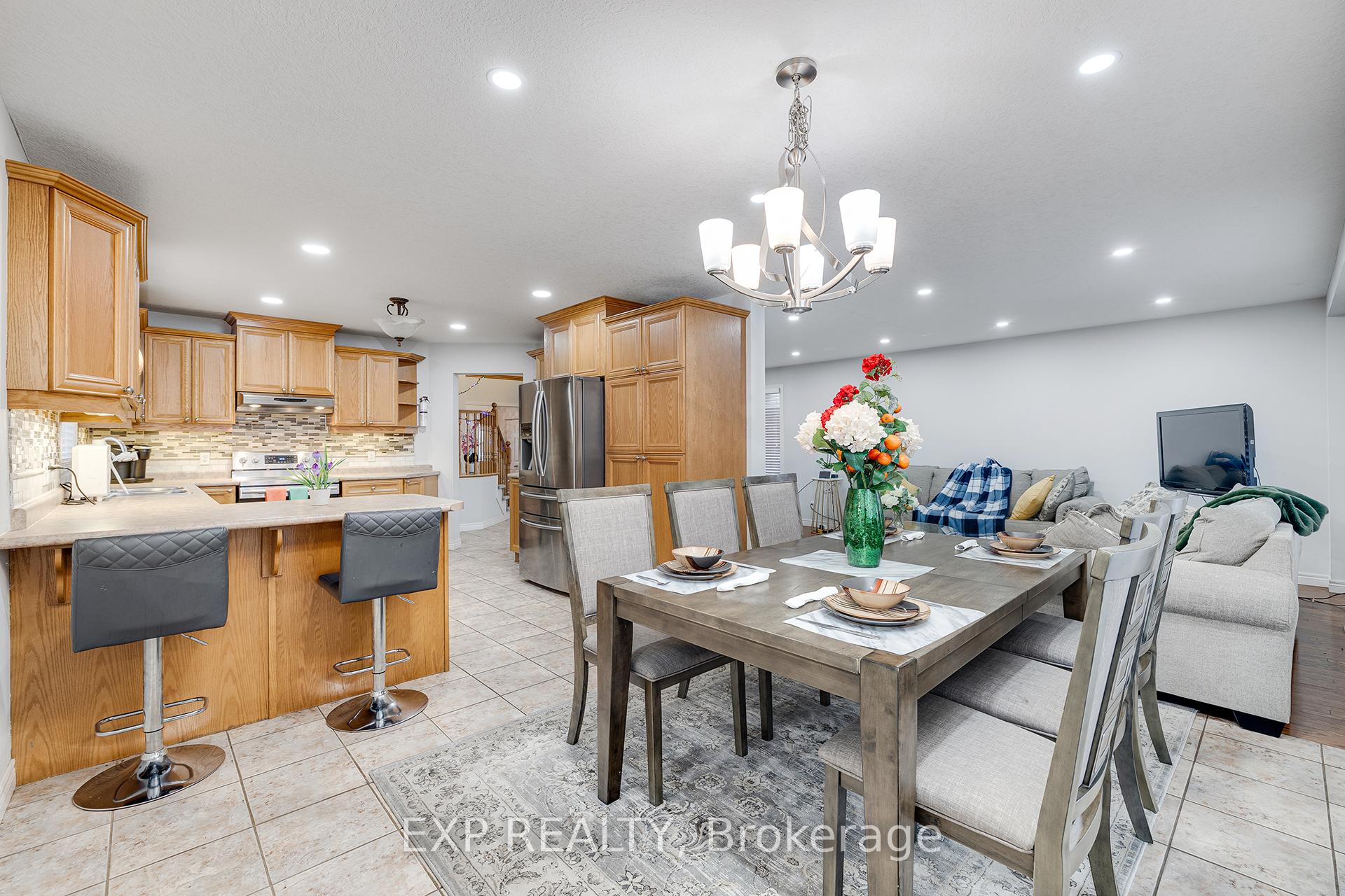Photo 9 of 645 Interlaken Drive, Waterloo — HOMEH