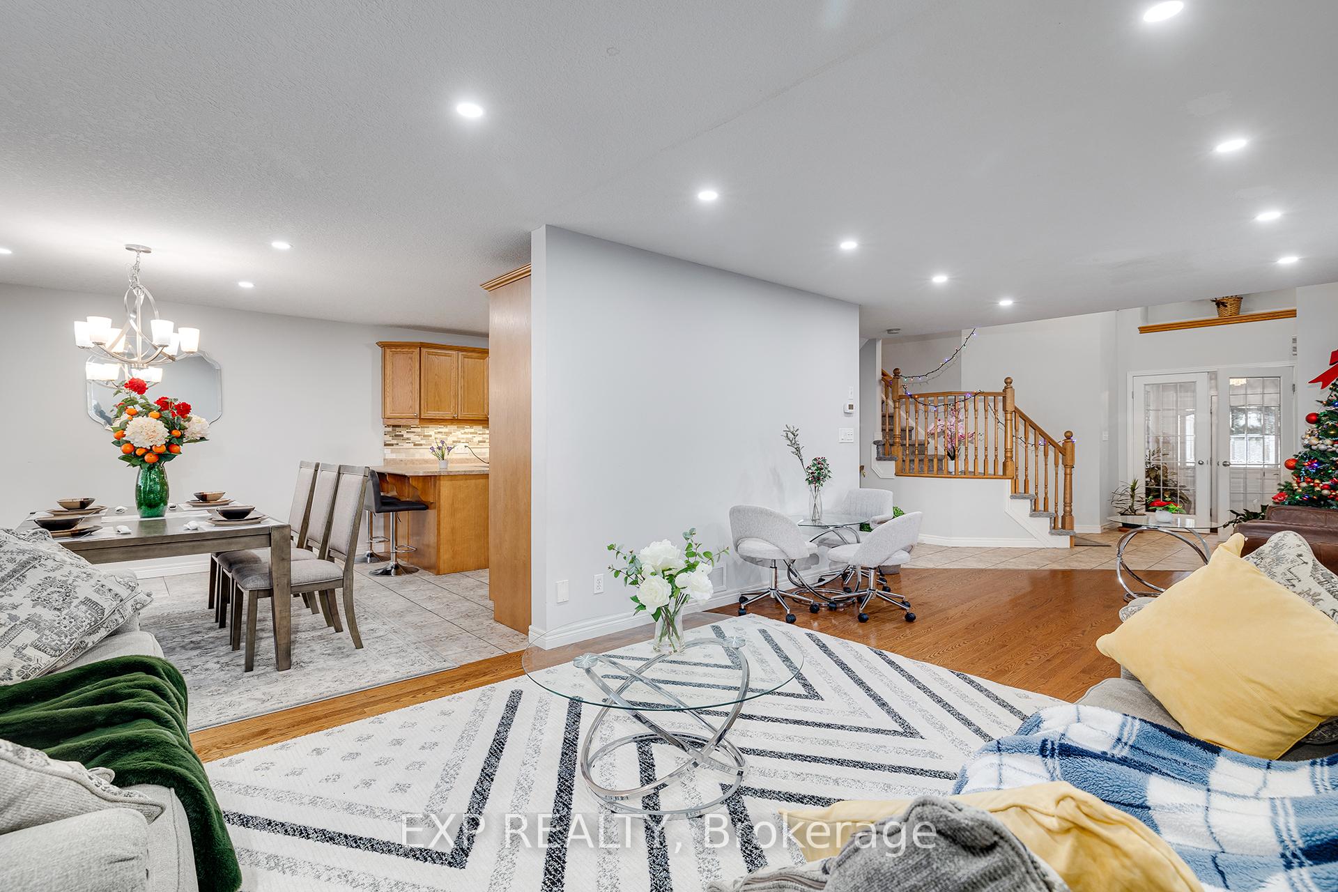 Photo 12 of 645 Interlaken Drive, Waterloo — HOMEH