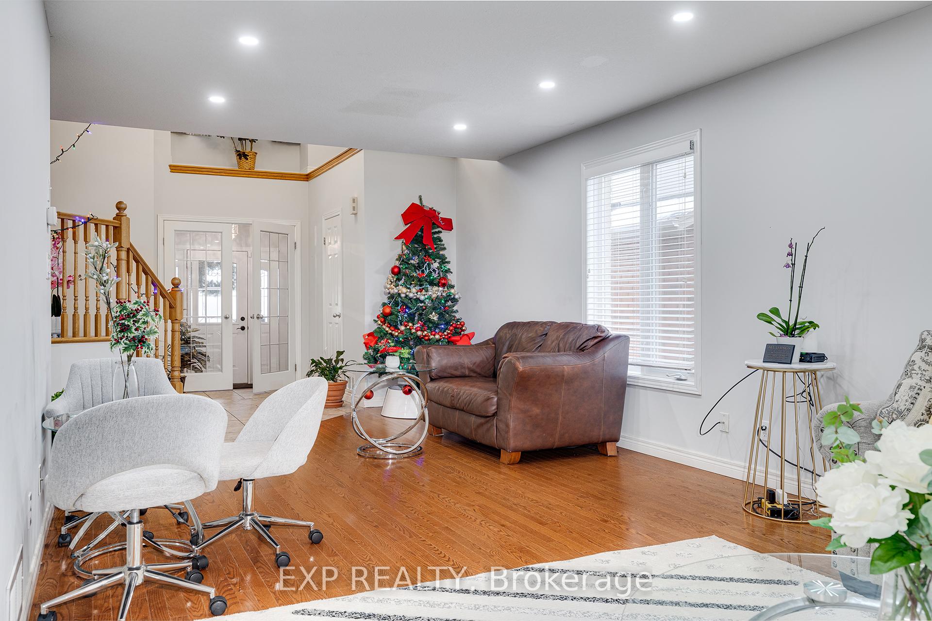 Photo 13 of 645 Interlaken Drive, Waterloo — HOMEH