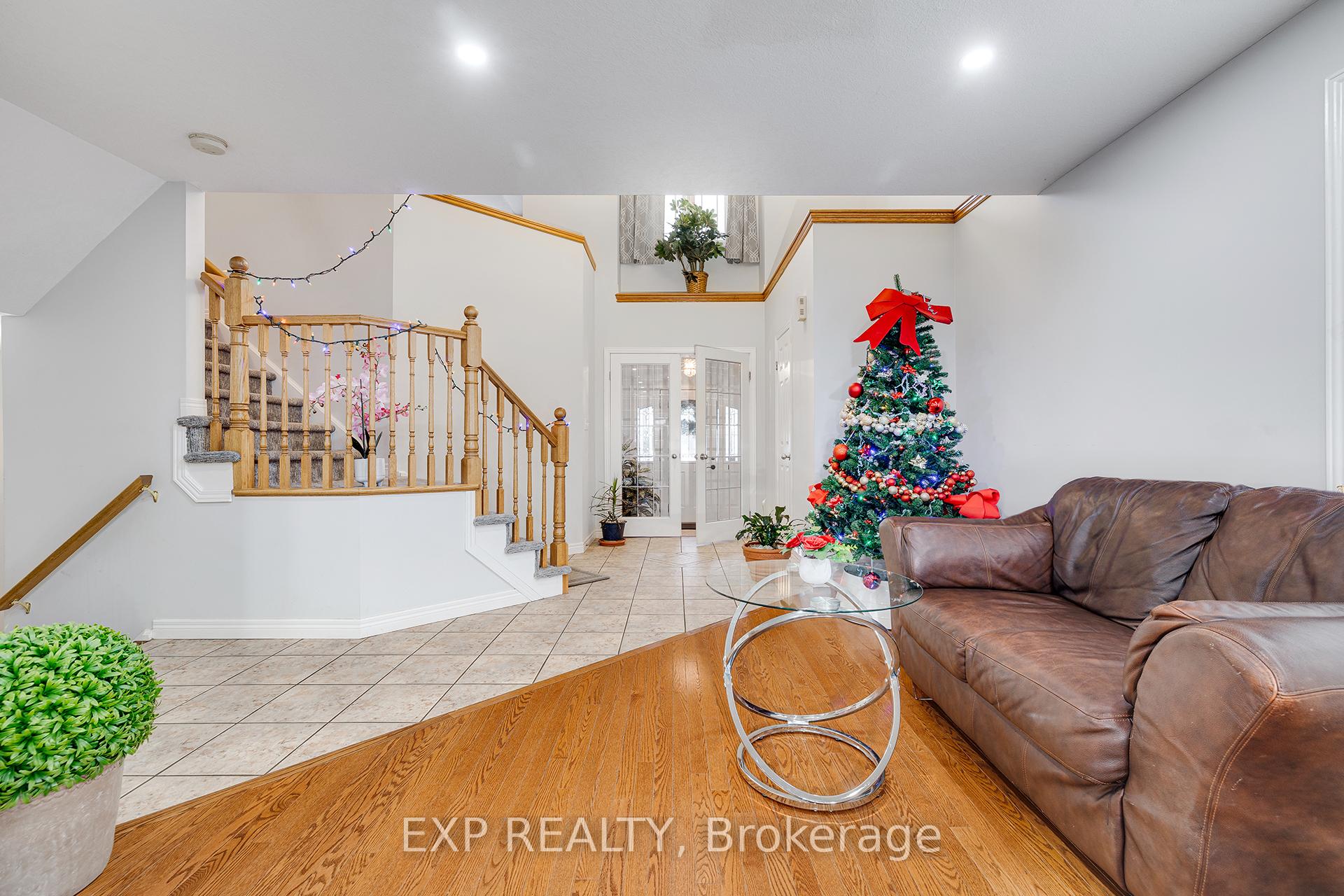 Photo 14 of 645 Interlaken Drive, Waterloo — HOMEH