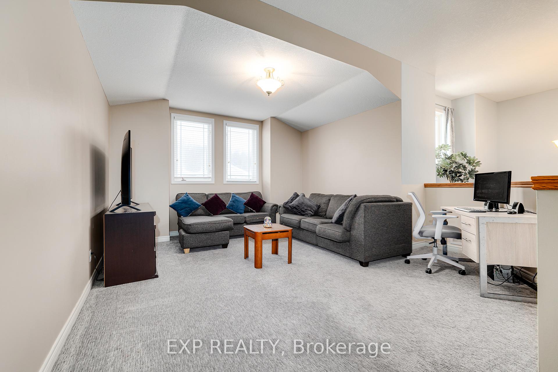 Photo 15 of 645 Interlaken Drive, Waterloo — HOMEH