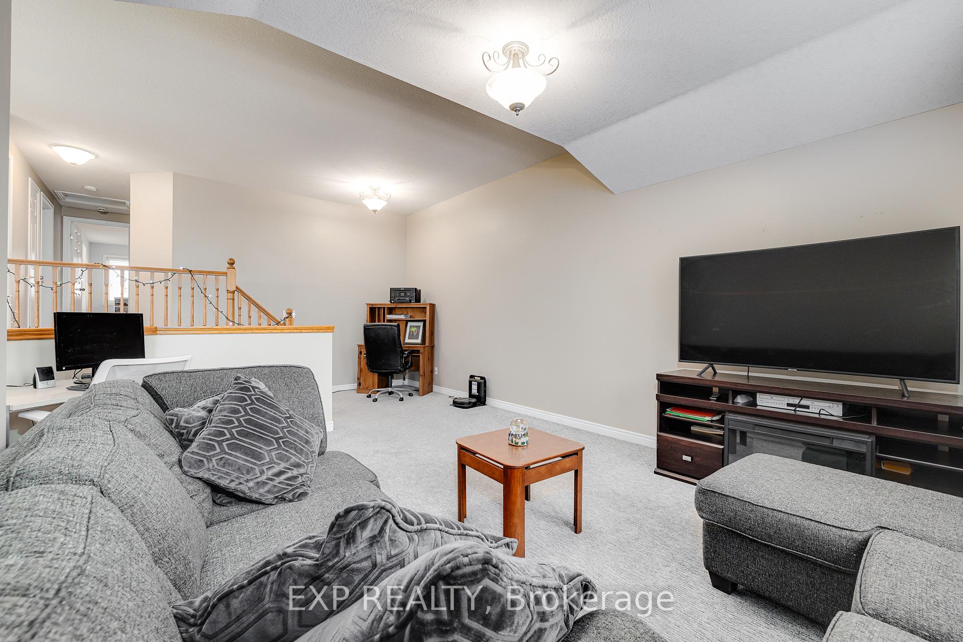Photo 16 of 645 Interlaken Drive, Waterloo — HOMEH