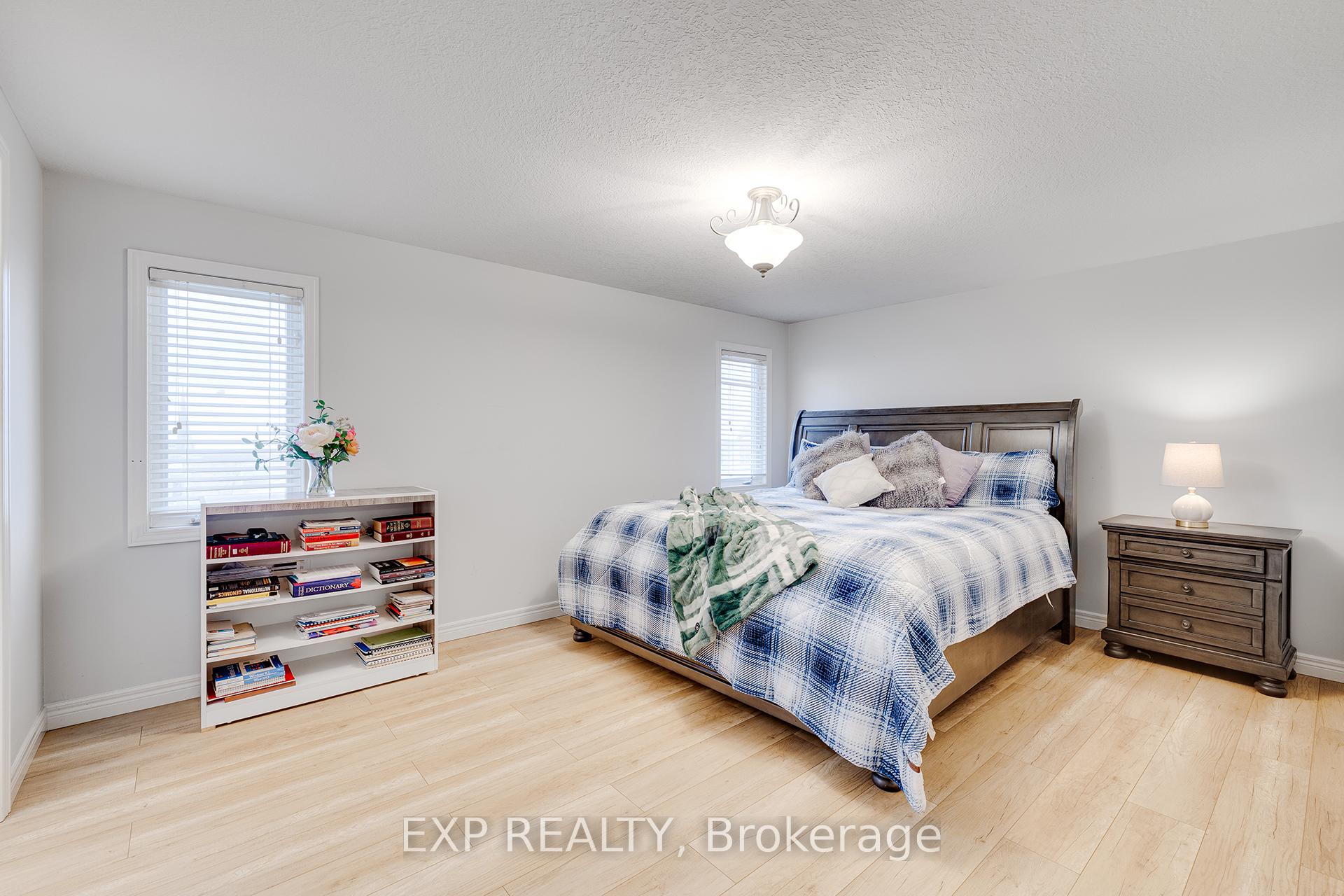 Photo 17 of 645 Interlaken Drive, Waterloo — HOMEH