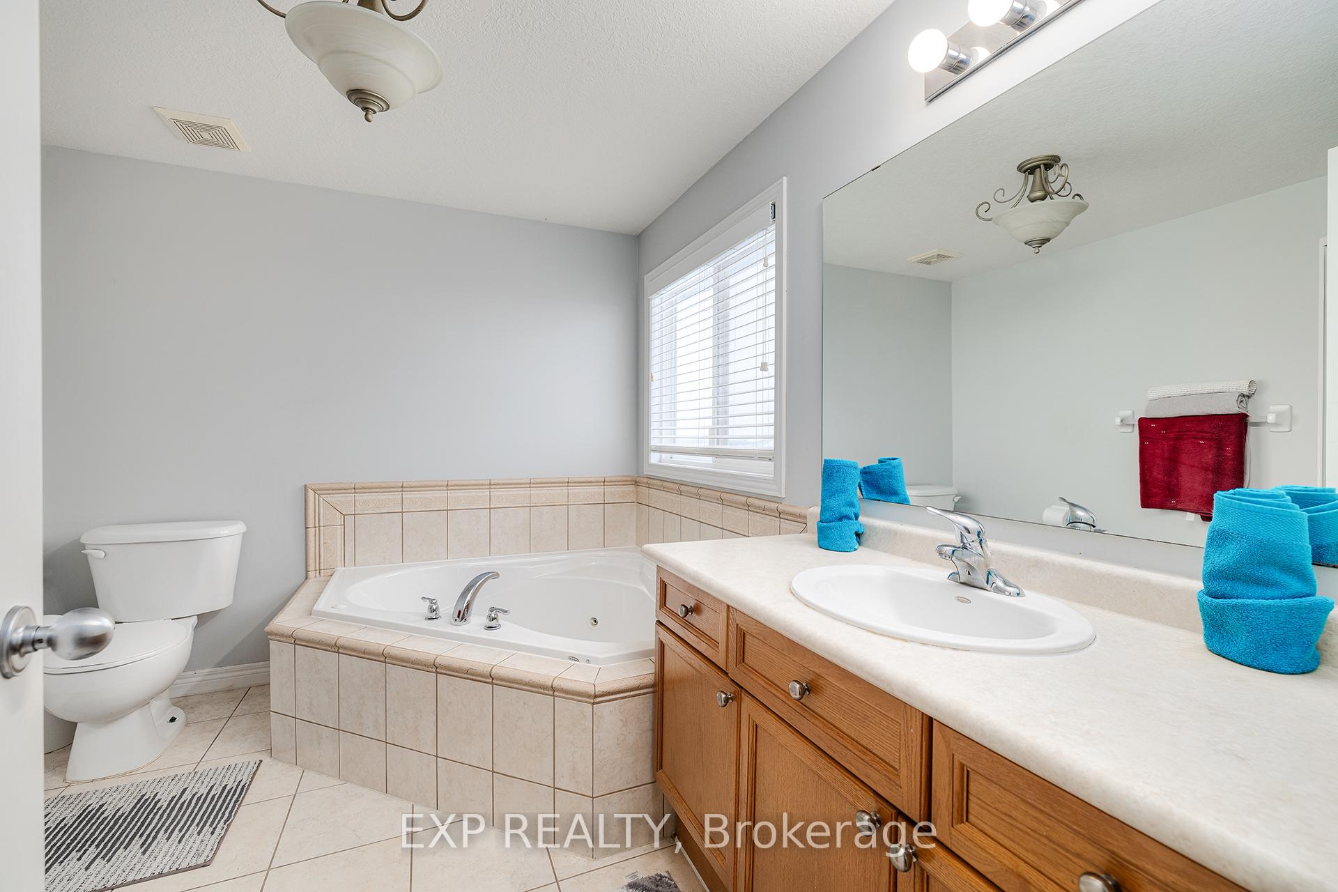 Photo 19 of 645 Interlaken Drive, Waterloo — HOMEH