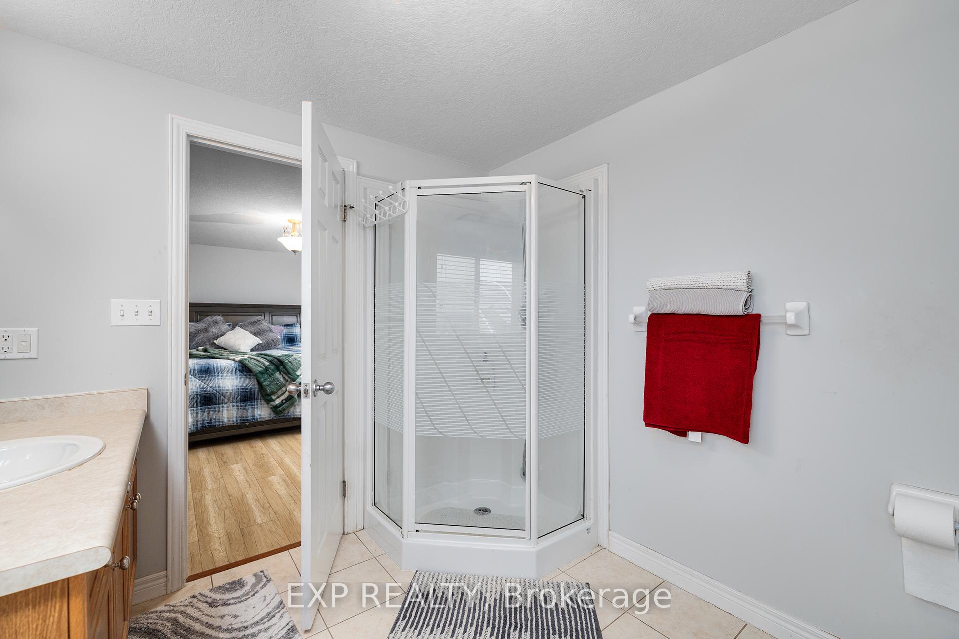 Photo 20 of 645 Interlaken Drive, Waterloo — HOMEH