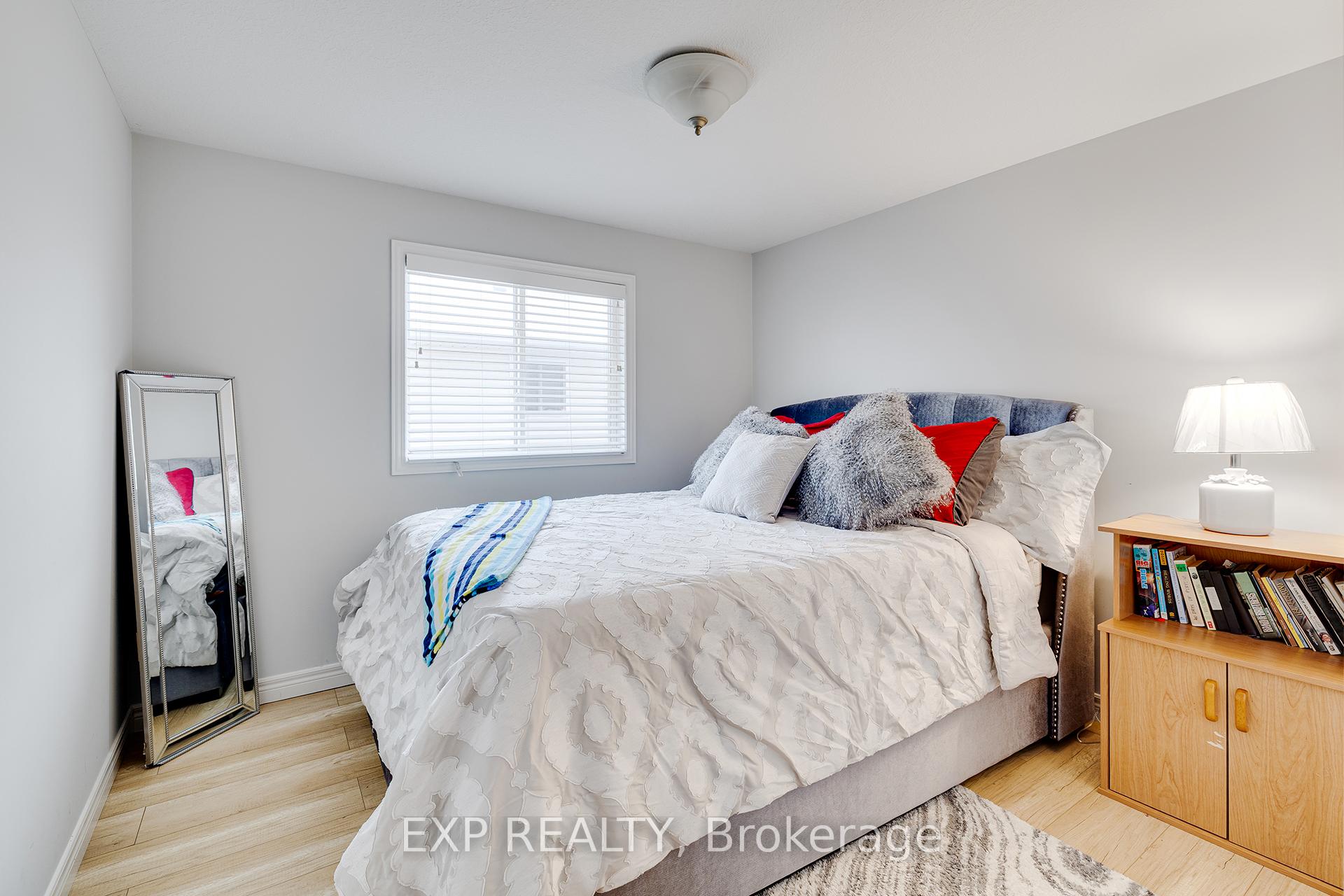 Photo 22 of 645 Interlaken Drive, Waterloo — HOMEH