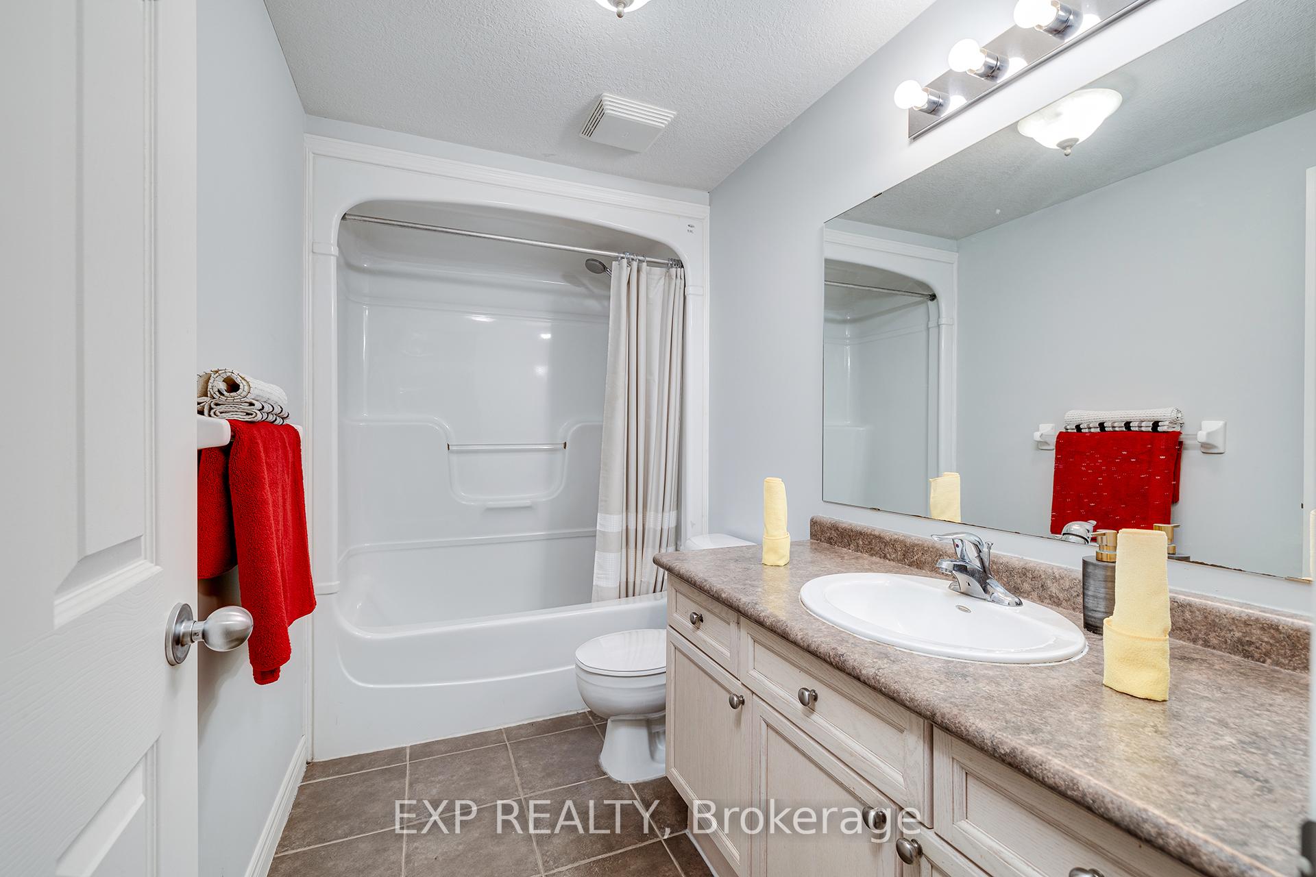 Photo 23 of 645 Interlaken Drive, Waterloo — HOMEH