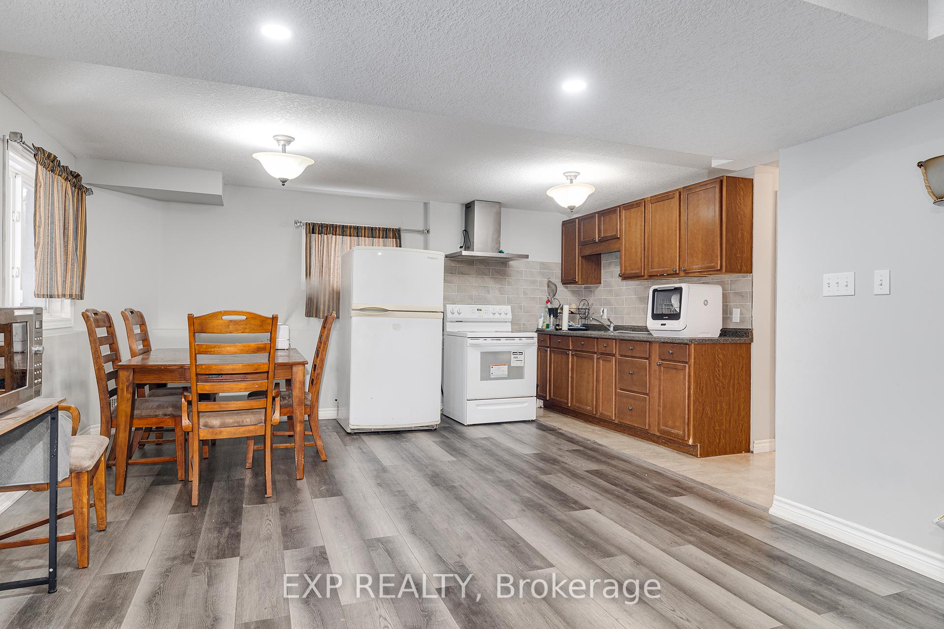 Photo 26 of 645 Interlaken Drive, Waterloo — HOMEH