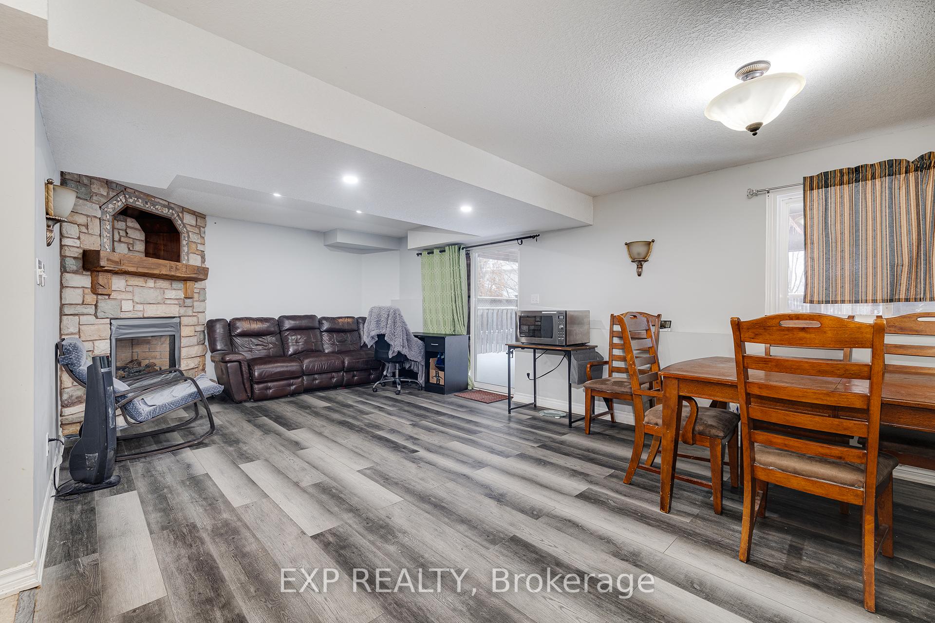 Photo 27 of 645 Interlaken Drive, Waterloo — HOMEH