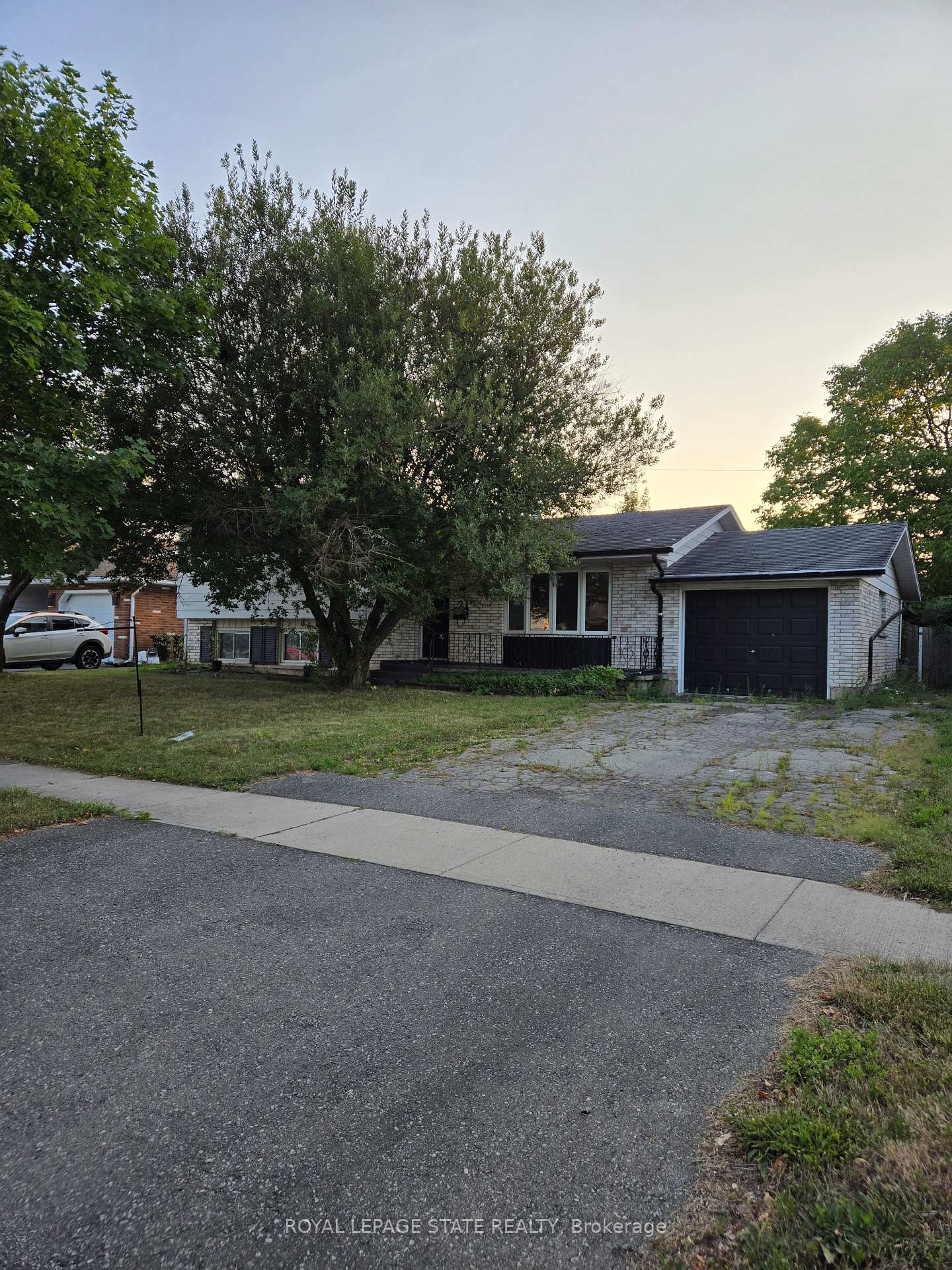 Photo 2 of 21 Idylwood Road, Welland, N. Welland — HOMEH