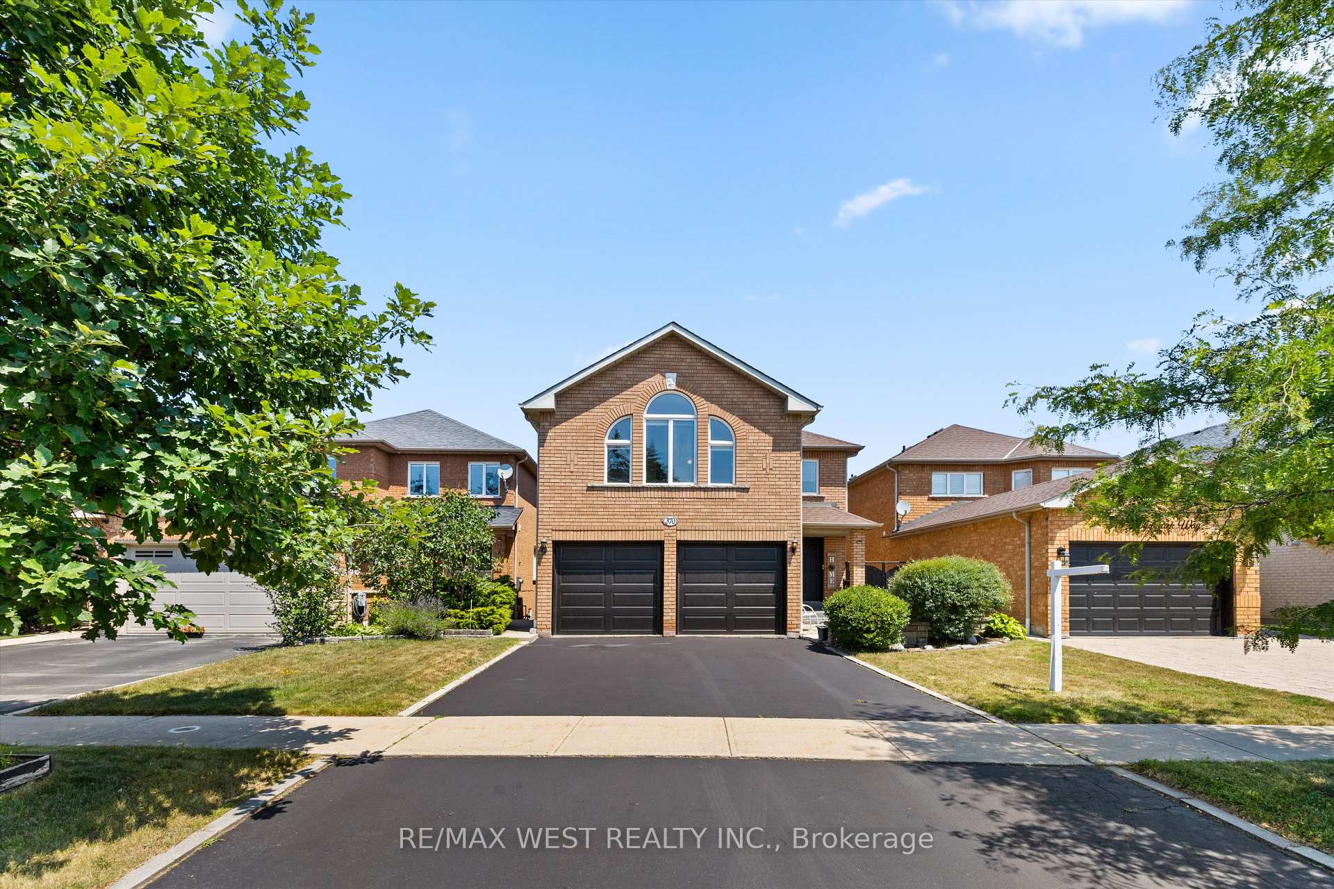 Photo 1 of 370 Royalpark Way, Vaughan, Elder Mills — HOMEH
