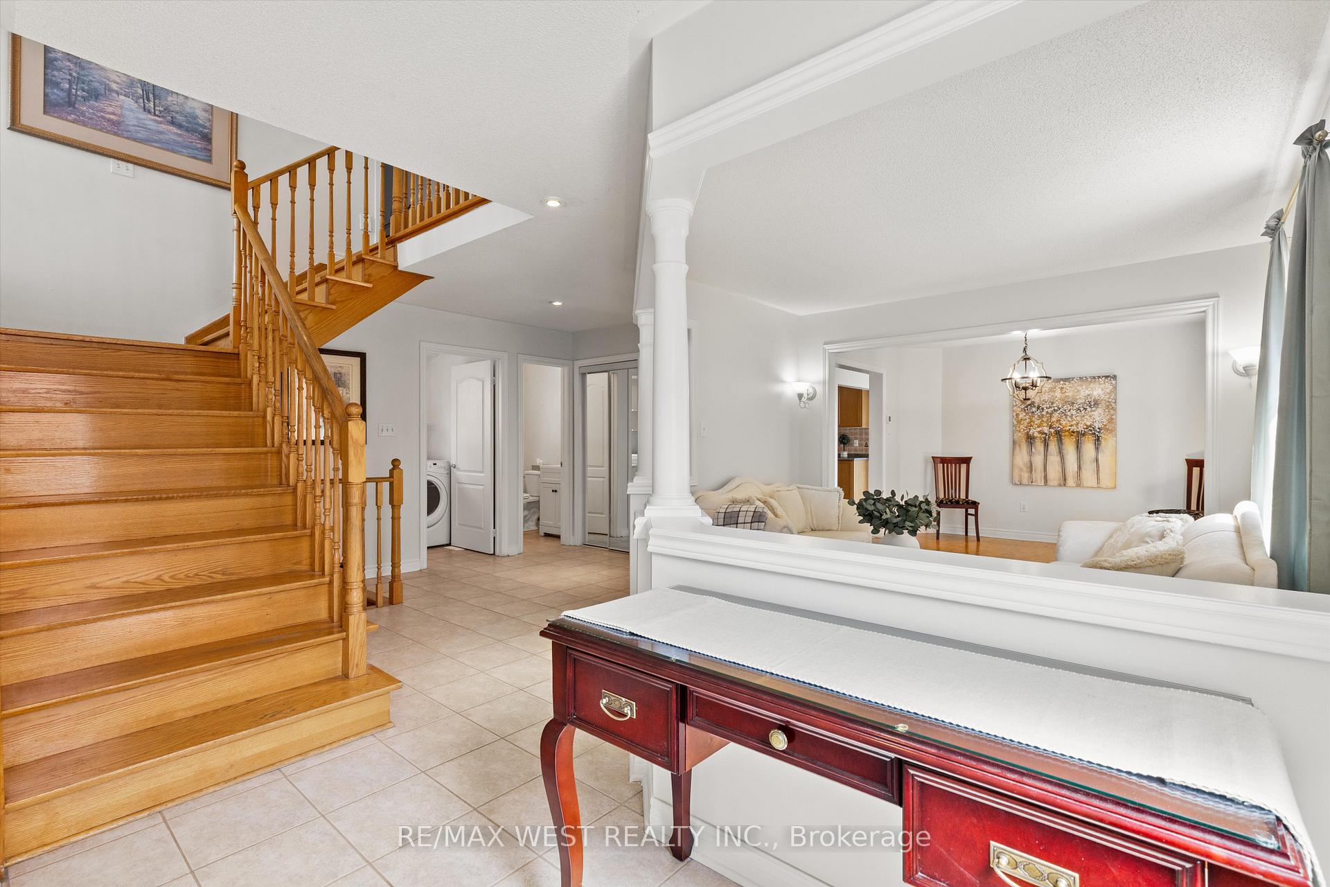 Photo 4 of 370 Royalpark Way, Vaughan, Elder Mills — HOMEH