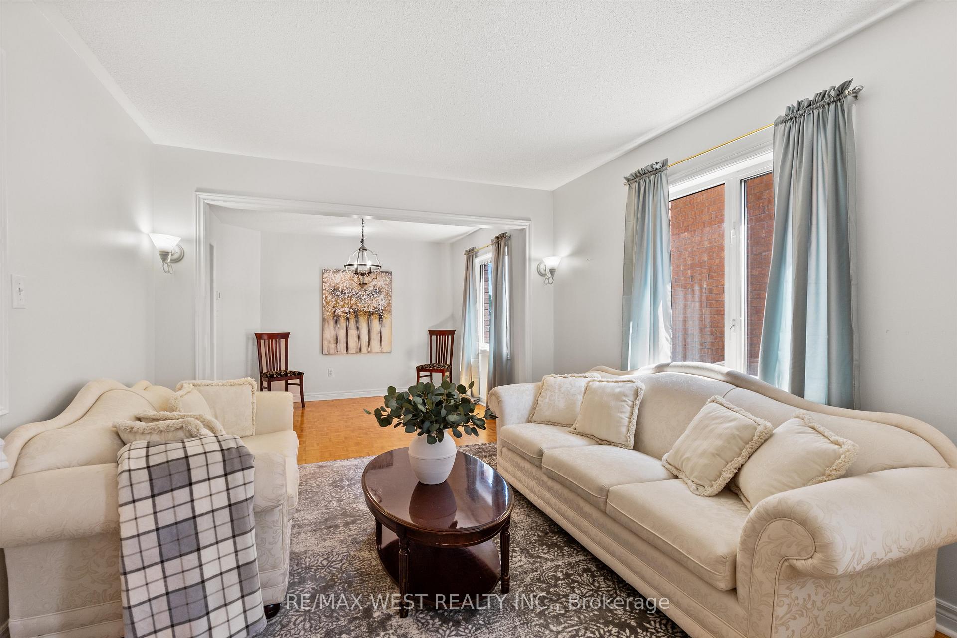 Photo 6 of 370 Royalpark Way, Vaughan, Elder Mills — HOMEH