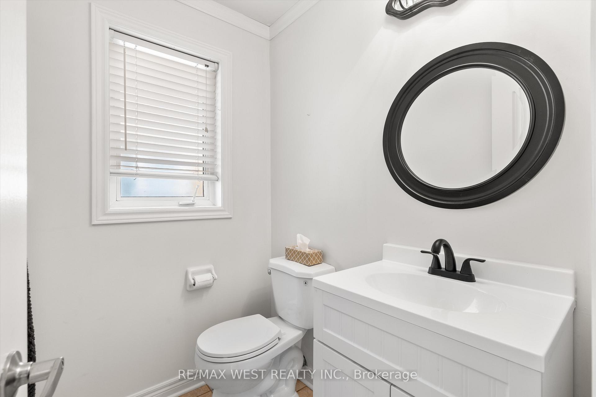 Photo 10 of 370 Royalpark Way, Vaughan, Elder Mills — HOMEH