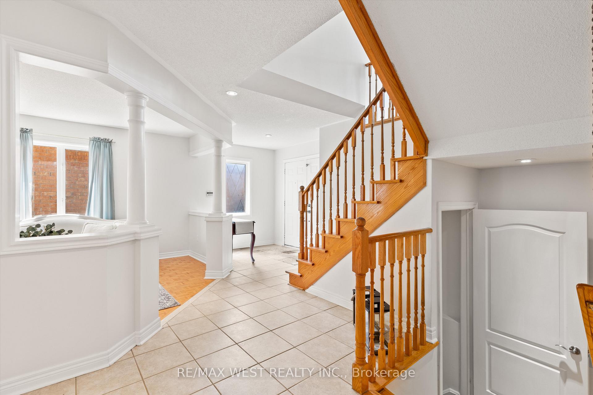 Photo 11 of 370 Royalpark Way, Vaughan, Elder Mills — HOMEH
