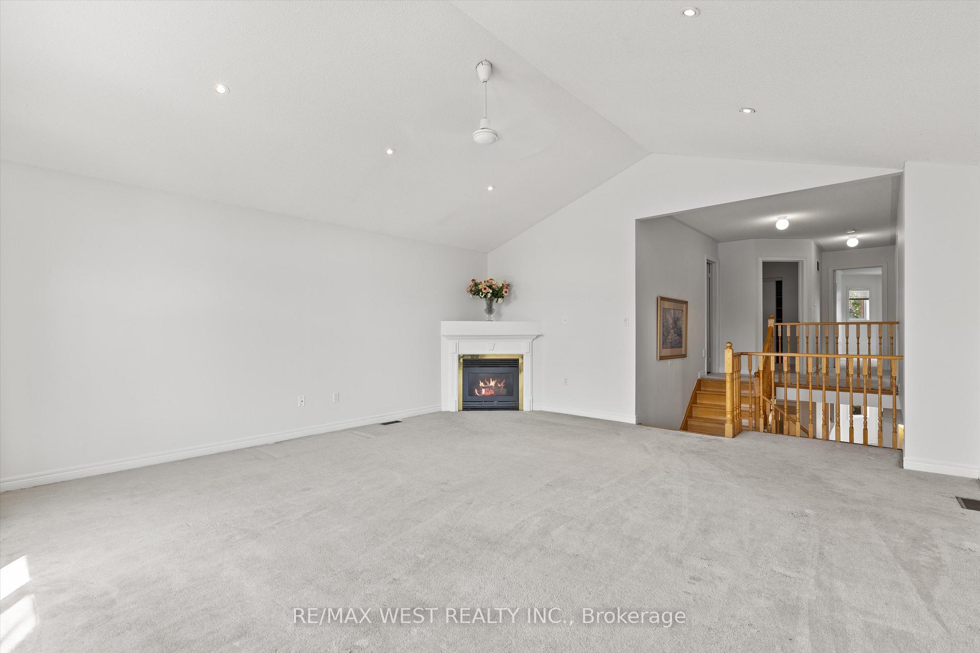 Photo 12 of 370 Royalpark Way, Vaughan, Elder Mills — HOMEH