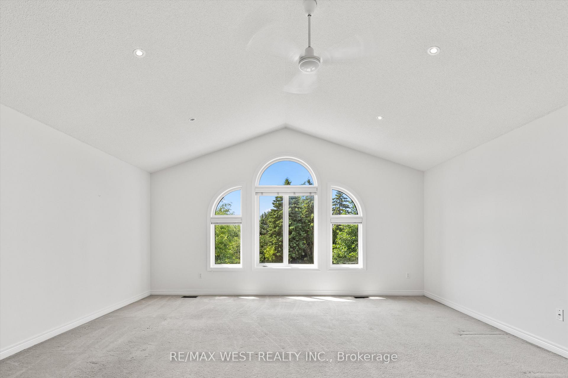 Photo 13 of 370 Royalpark Way, Vaughan, Elder Mills — HOMEH