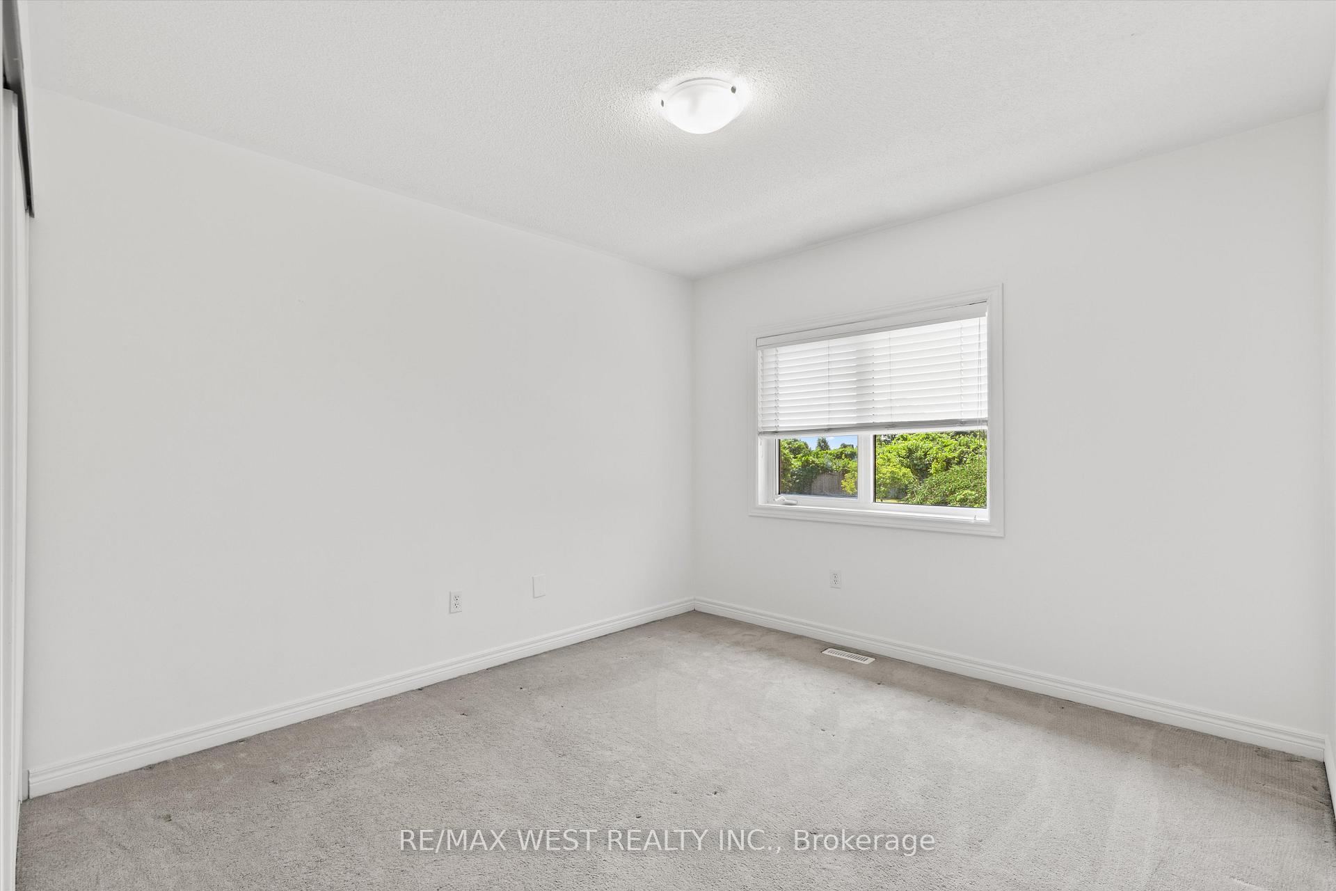 Photo 14 of 370 Royalpark Way, Vaughan, Elder Mills — HOMEH