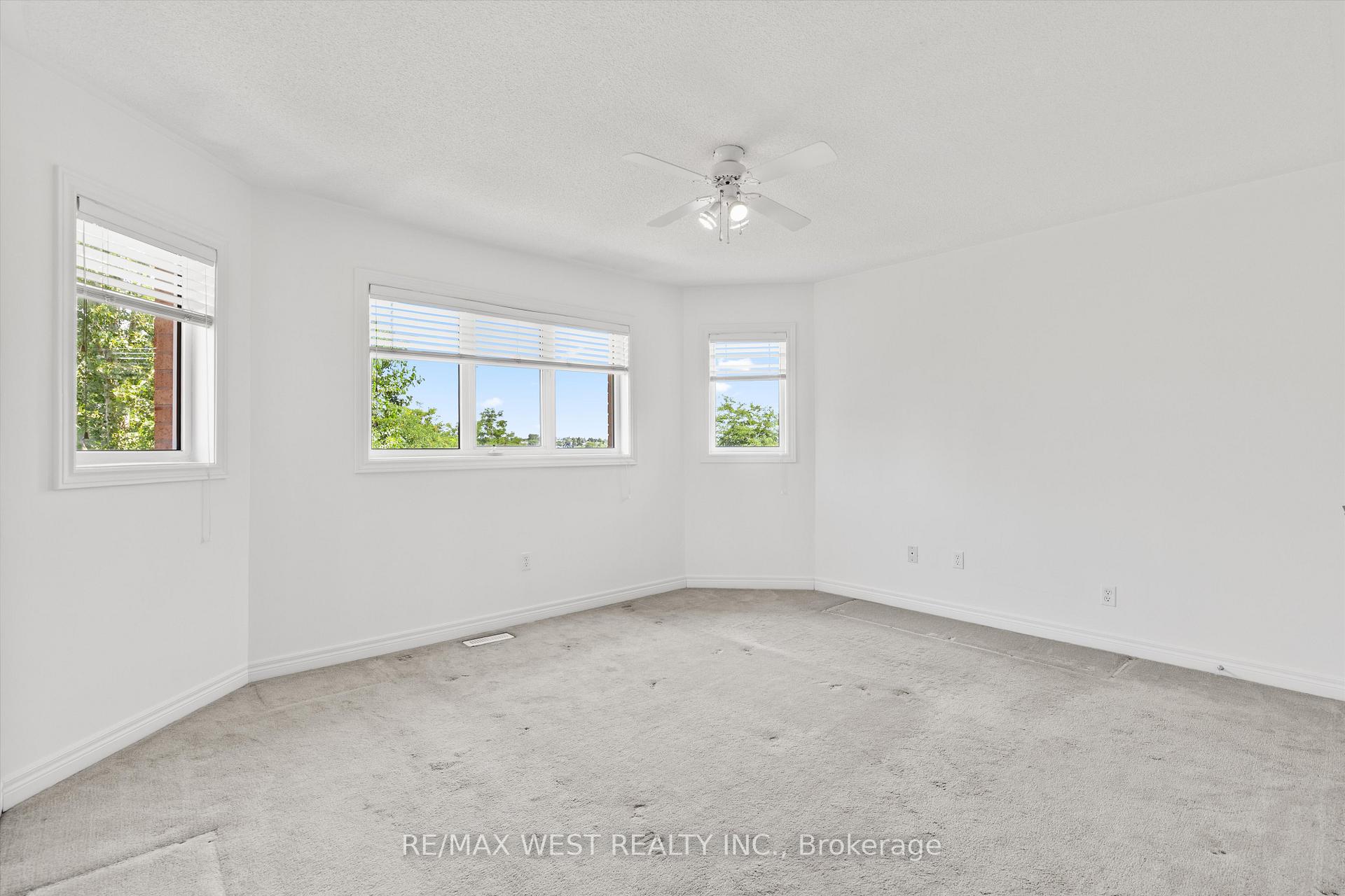 Photo 15 of 370 Royalpark Way, Vaughan, Elder Mills — HOMEH