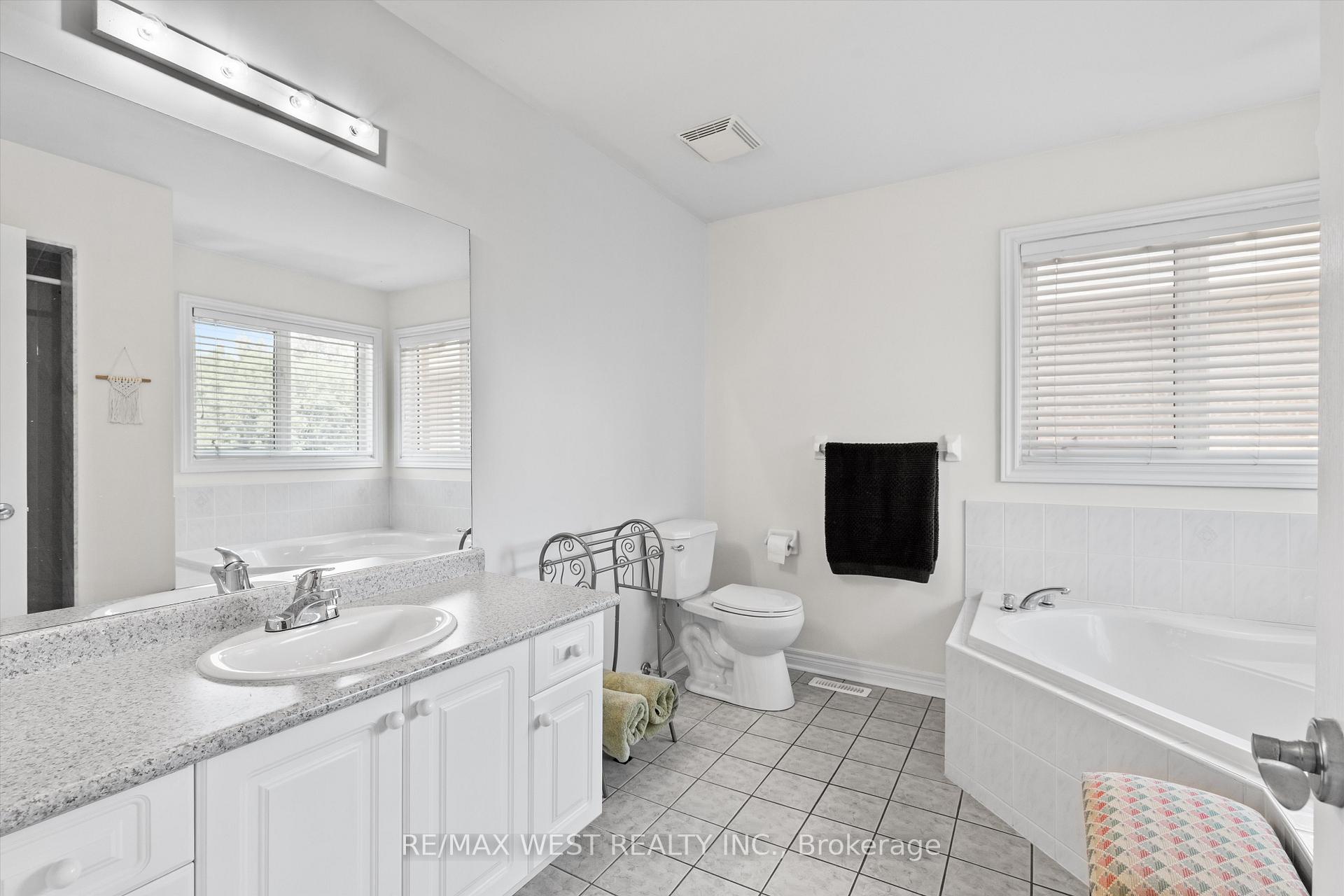 Photo 16 of 370 Royalpark Way, Vaughan, Elder Mills — HOMEH