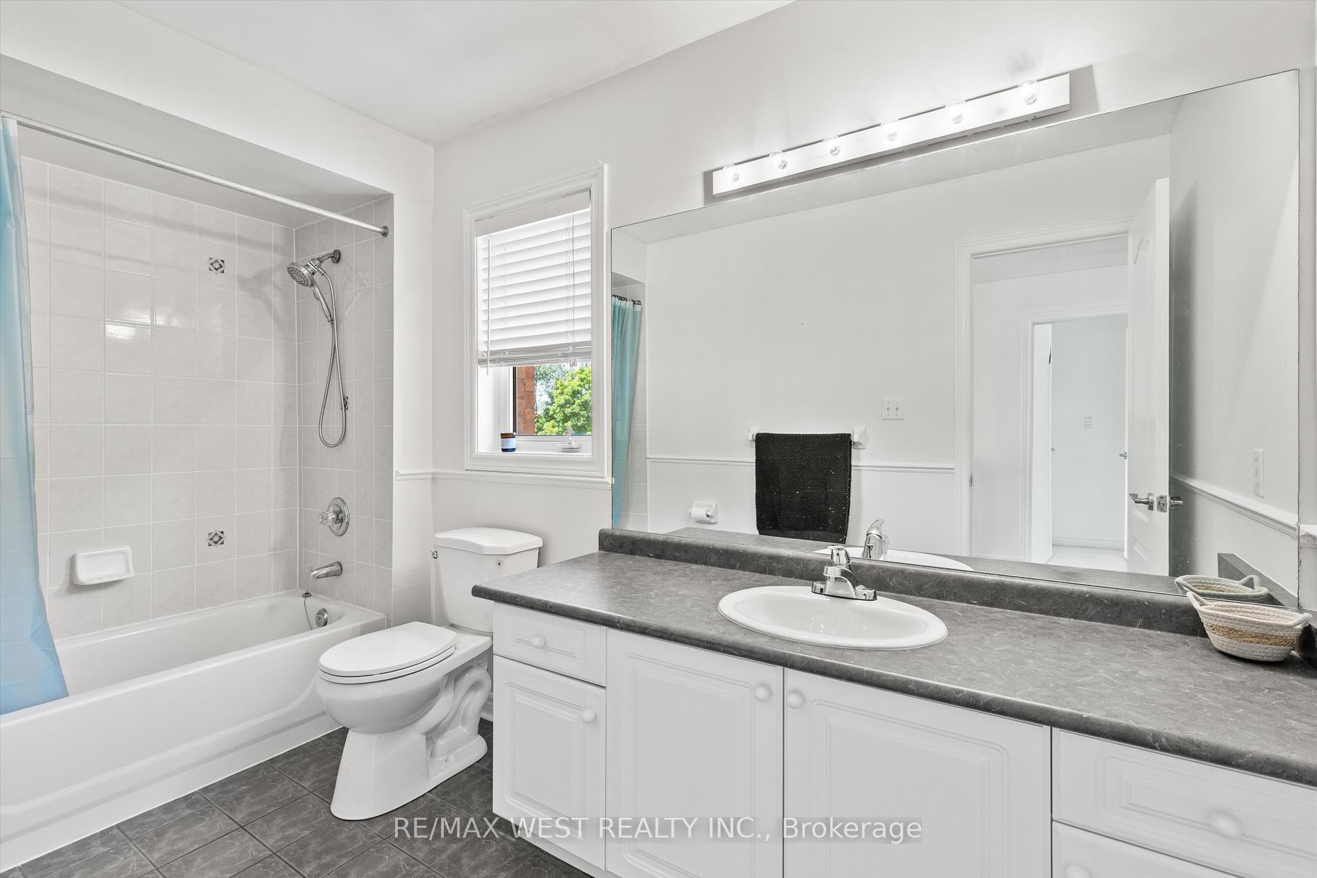Photo 18 of 370 Royalpark Way, Vaughan, Elder Mills — HOMEH