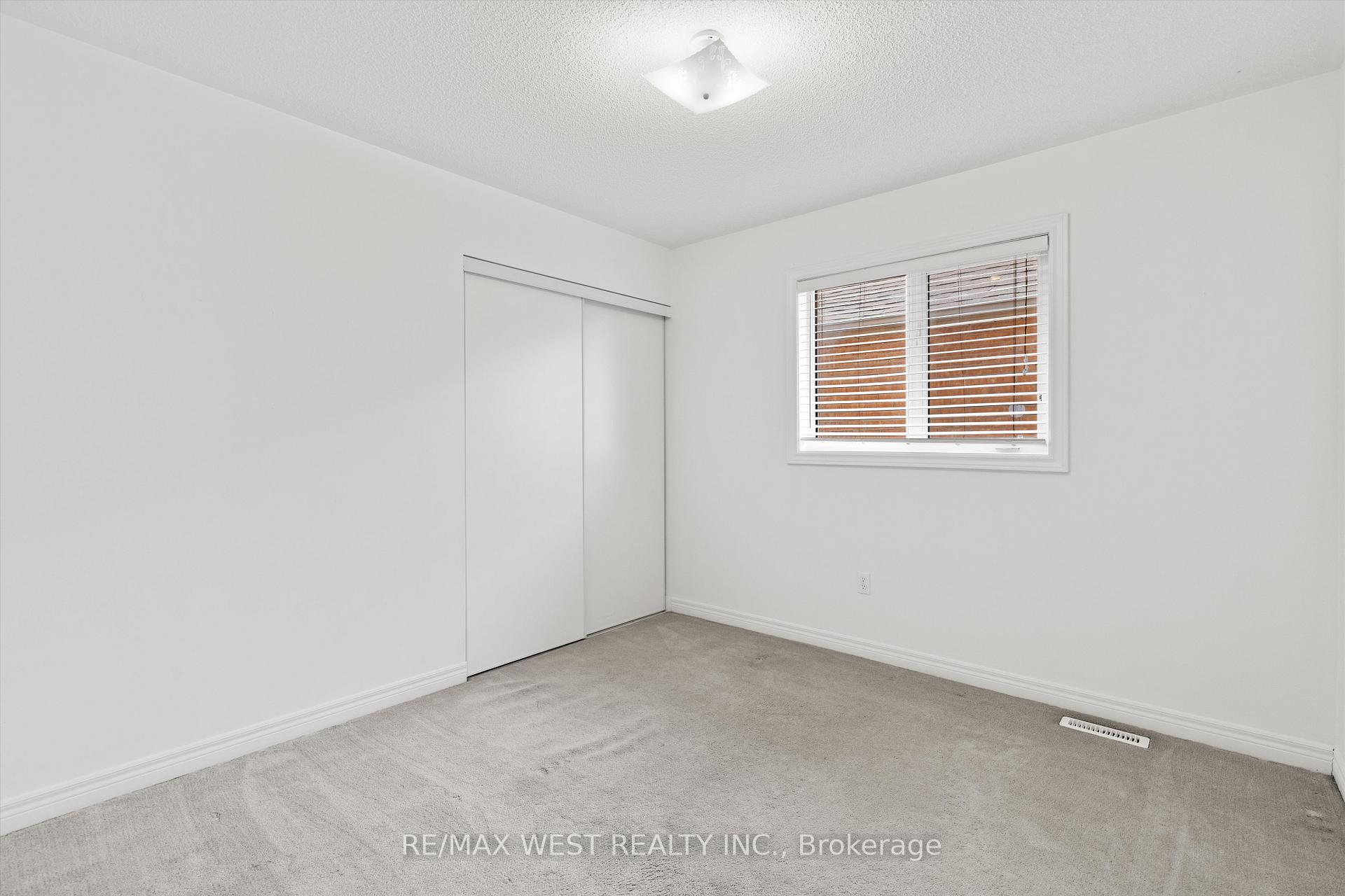 Photo 19 of 370 Royalpark Way, Vaughan, Elder Mills — HOMEH