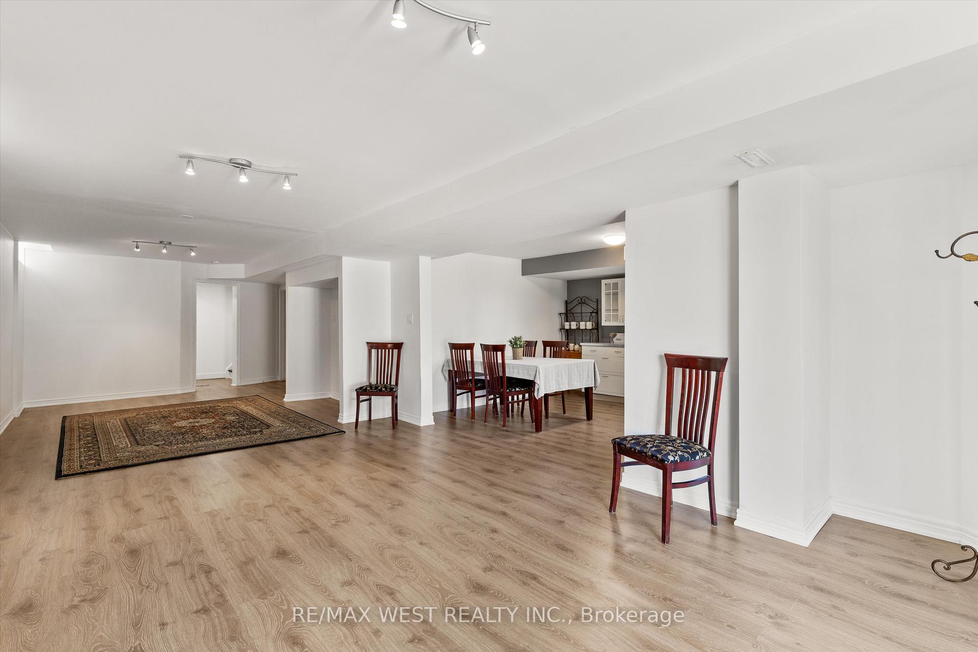 Photo 20 of 370 Royalpark Way, Vaughan, Elder Mills — HOMEH