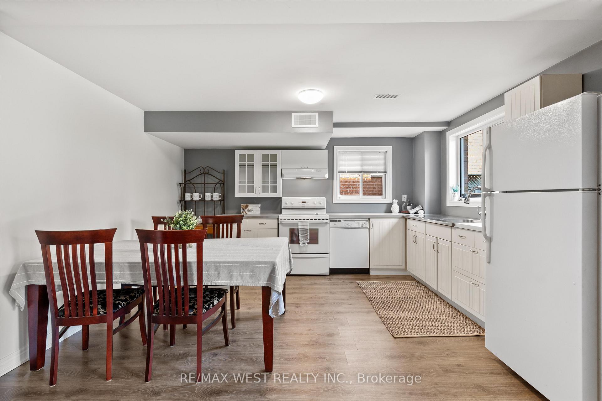 Photo 22 of 370 Royalpark Way, Vaughan, Elder Mills — HOMEH