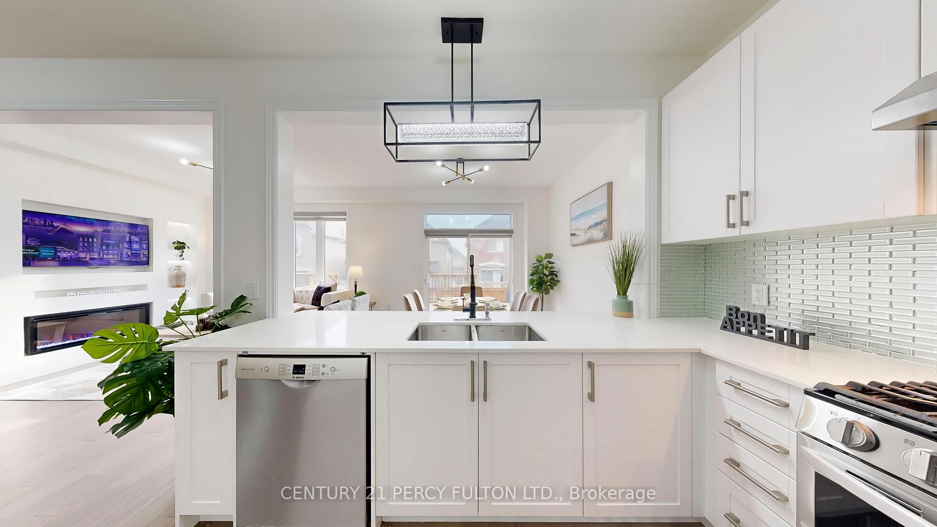 Photo 16 of 40 Vickery Street, Whitby, Rural Whitby — HOMEH