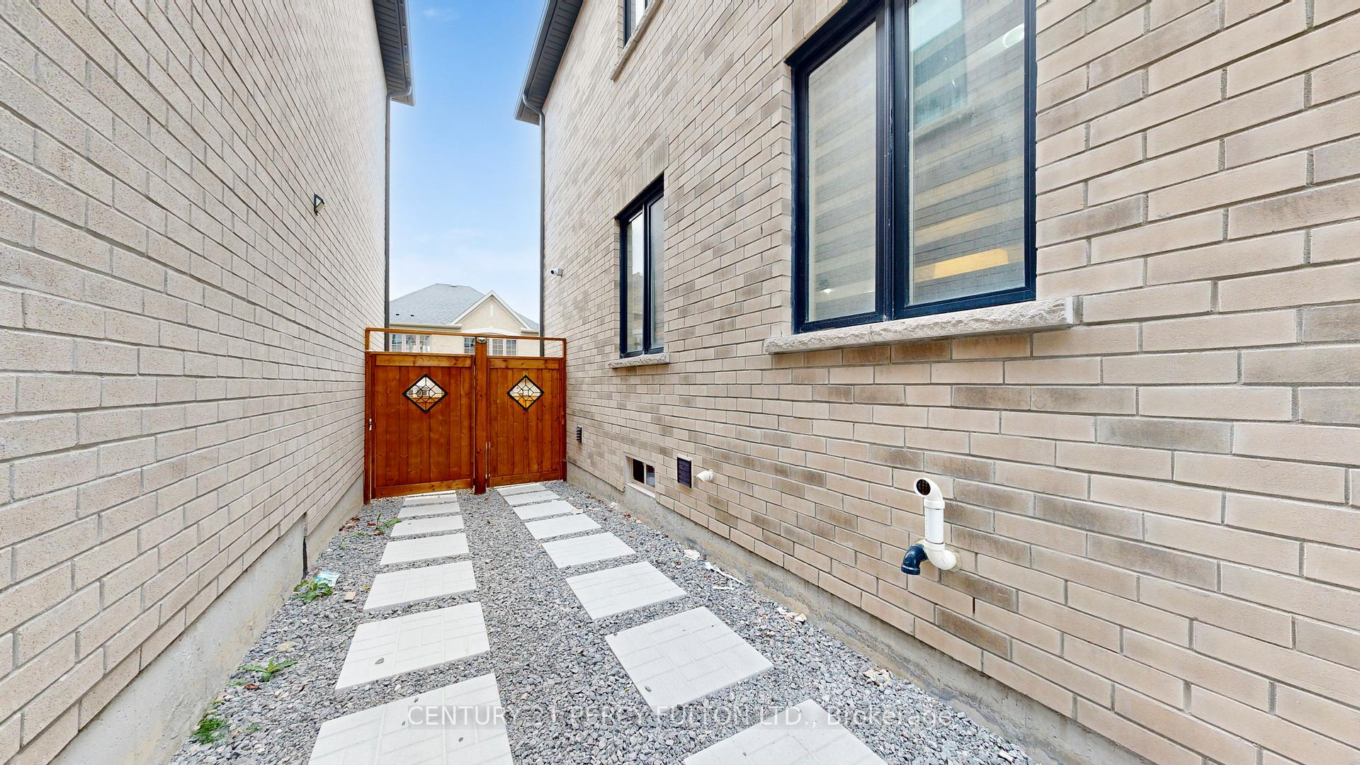 Photo 41 of 40 Vickery Street, Whitby, Rural Whitby — HOMEH