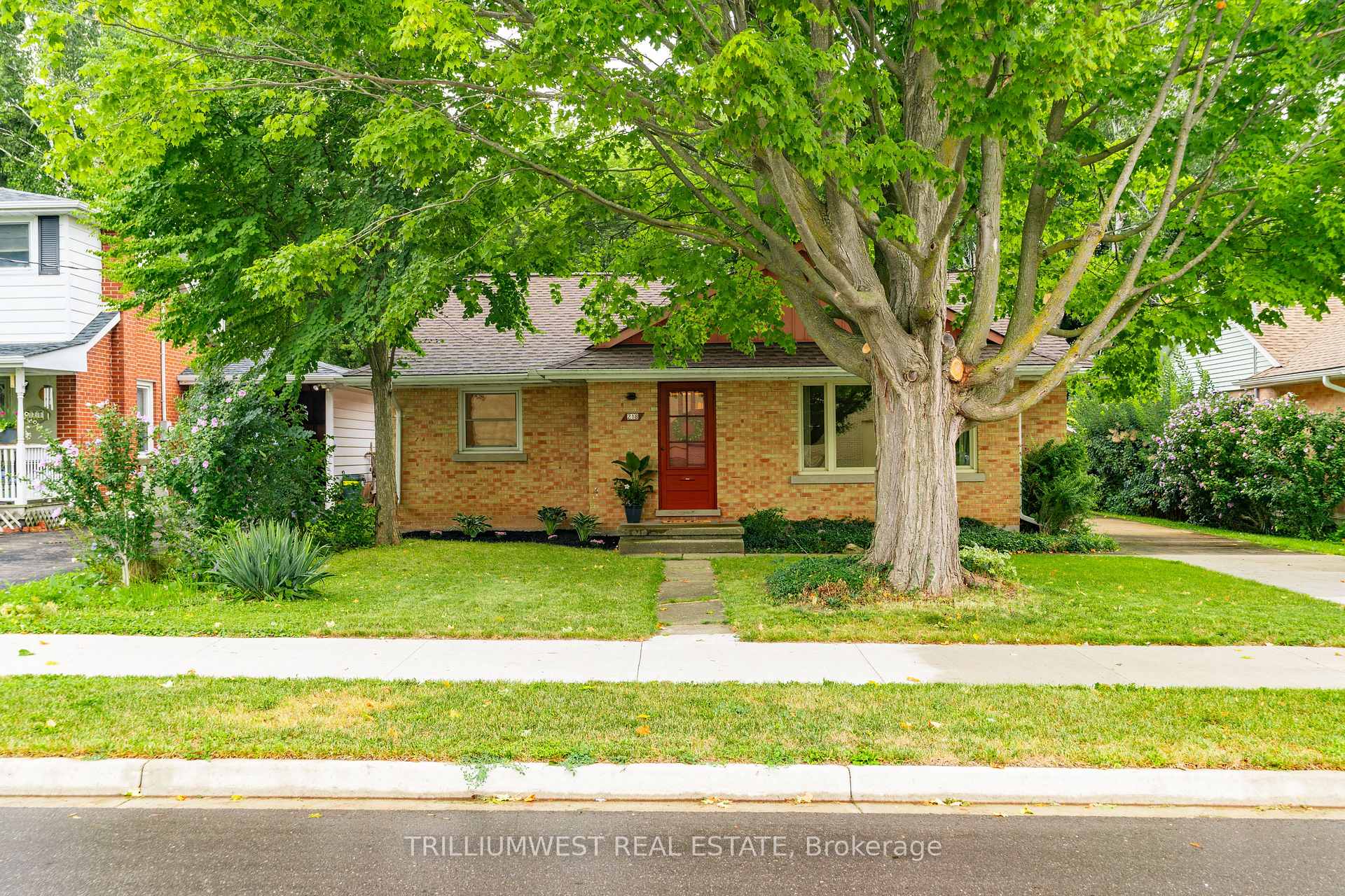 Photo 4 of 218 Alexandra Avenue, Waterloo — HOMEH