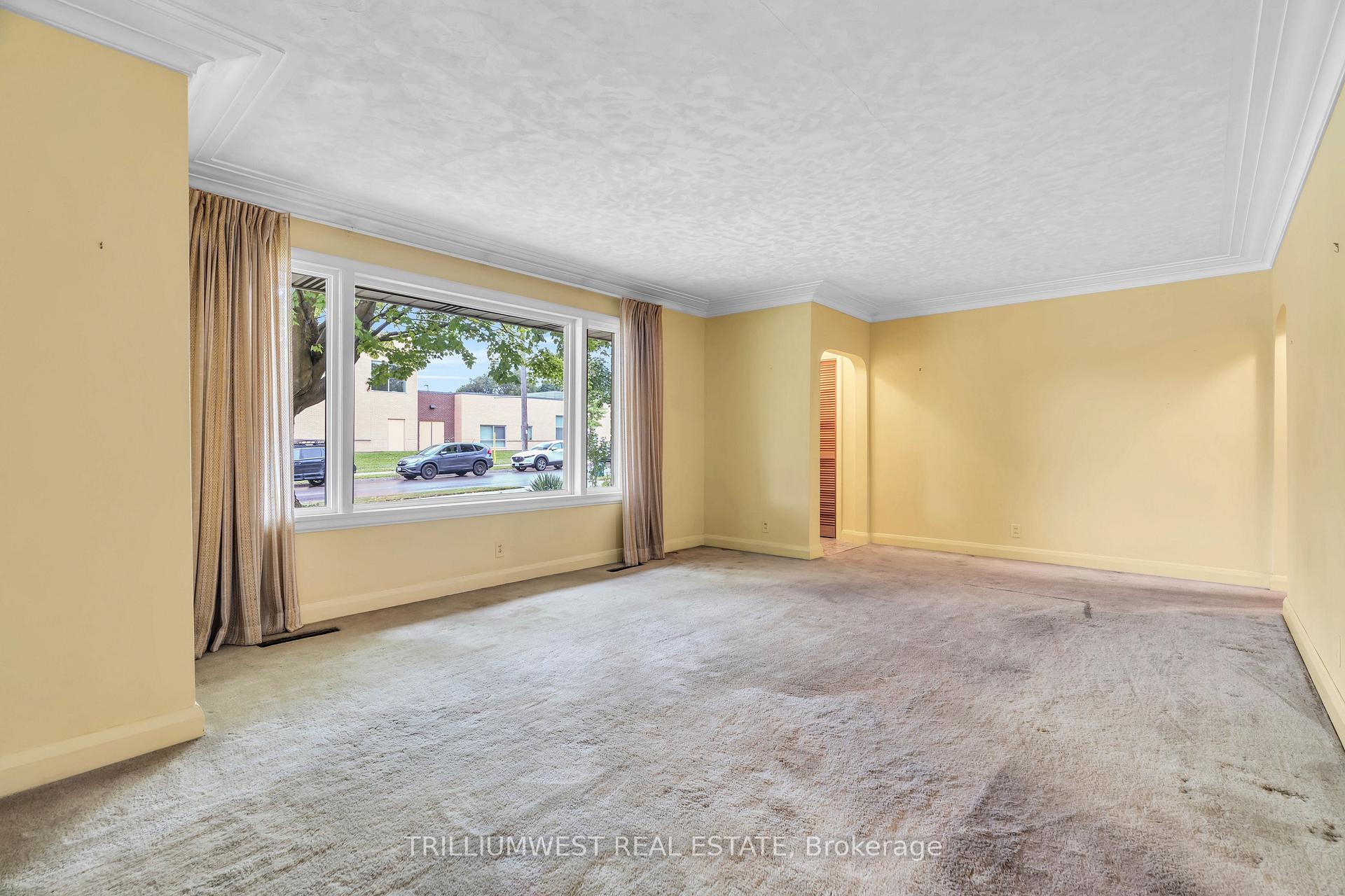 Photo 10 of 218 Alexandra Avenue, Waterloo — HOMEH
