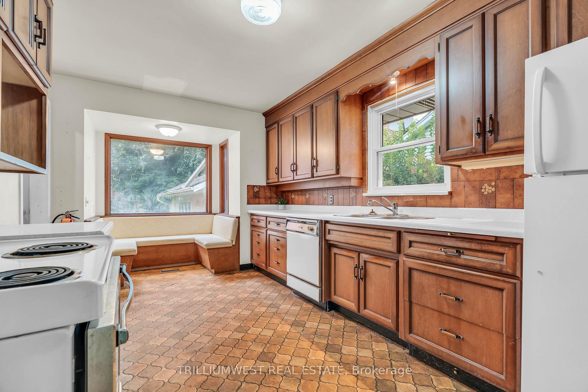 Photo 11 of 218 Alexandra Avenue, Waterloo — HOMEH
