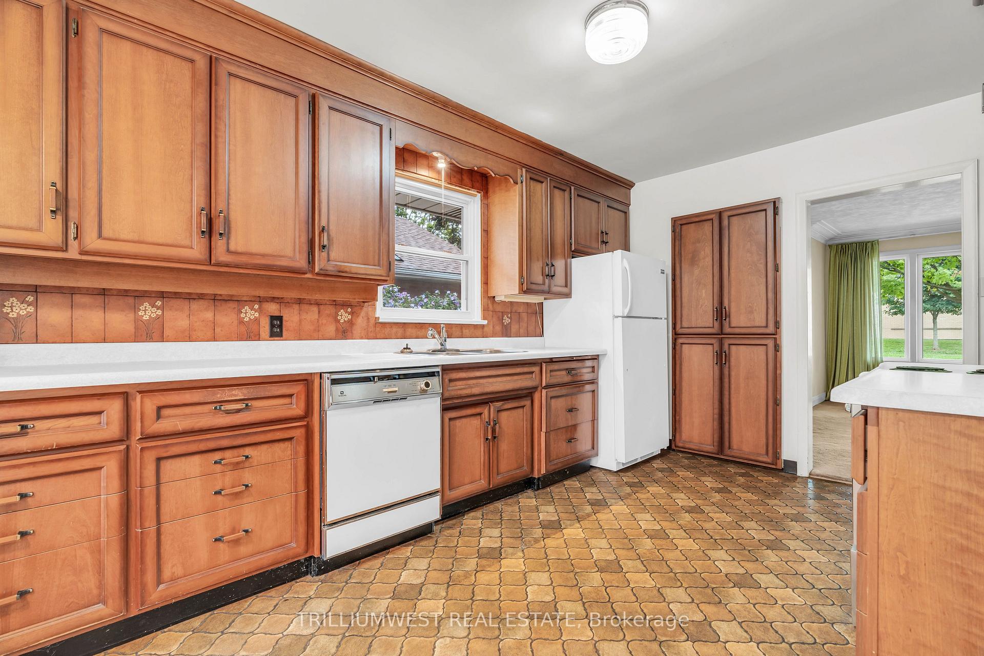 Photo 12 of 218 Alexandra Avenue, Waterloo — HOMEH