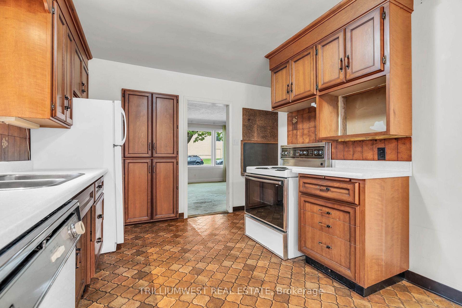 Photo 13 of 218 Alexandra Avenue, Waterloo — HOMEH