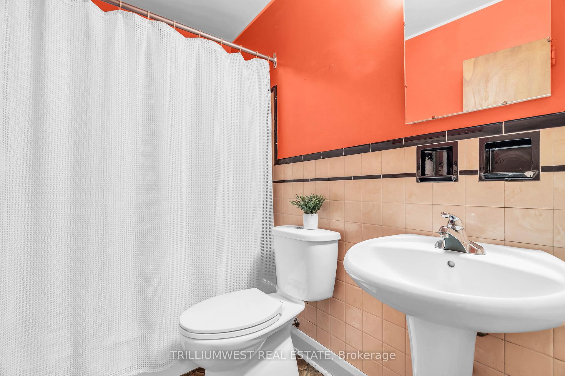 Photo 18 of 218 Alexandra Avenue, Waterloo — HOMEH