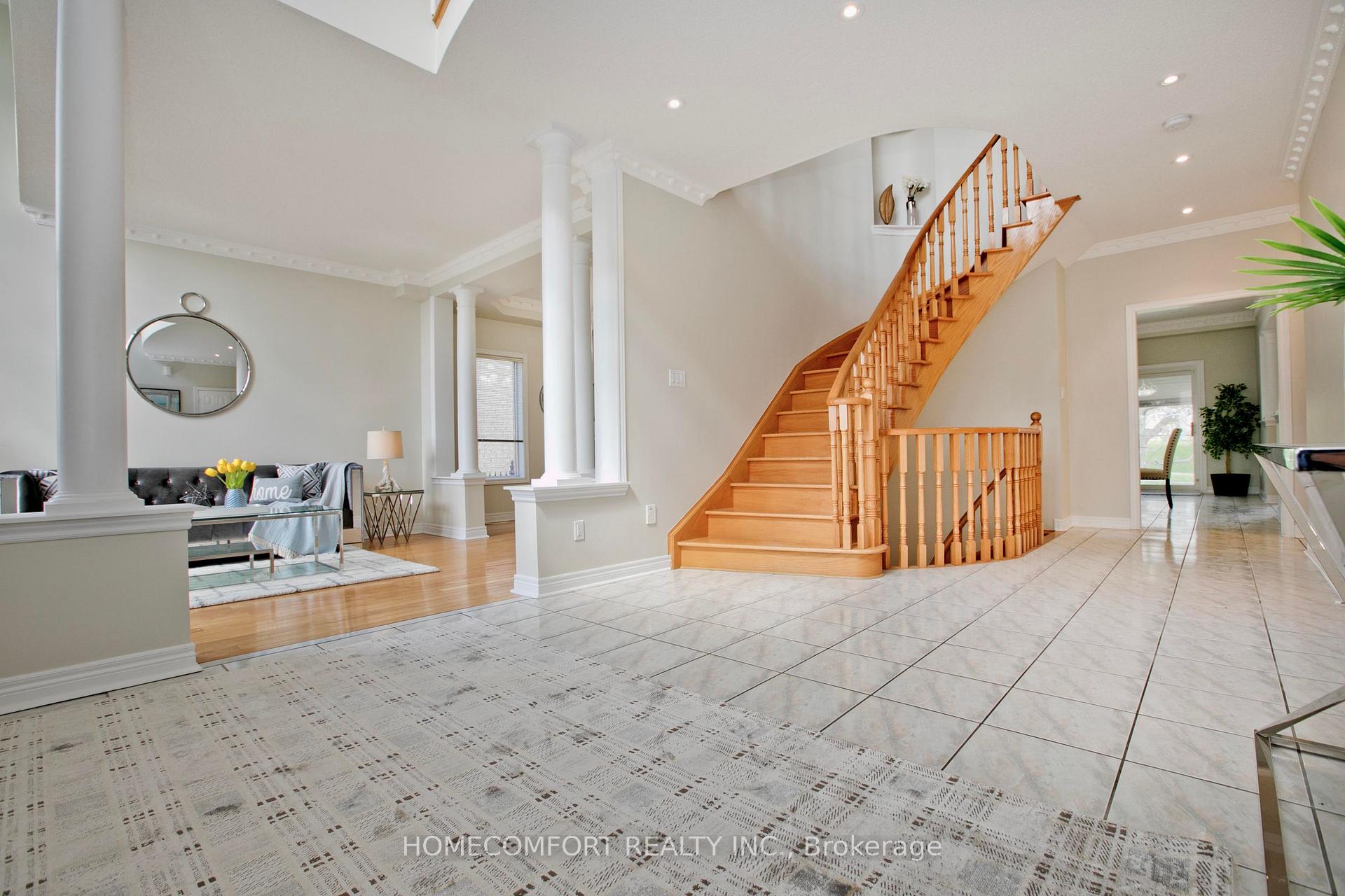 Photo 2 of 182 Siderno Crescent, Vaughan, East Woodbridge — HOMEH