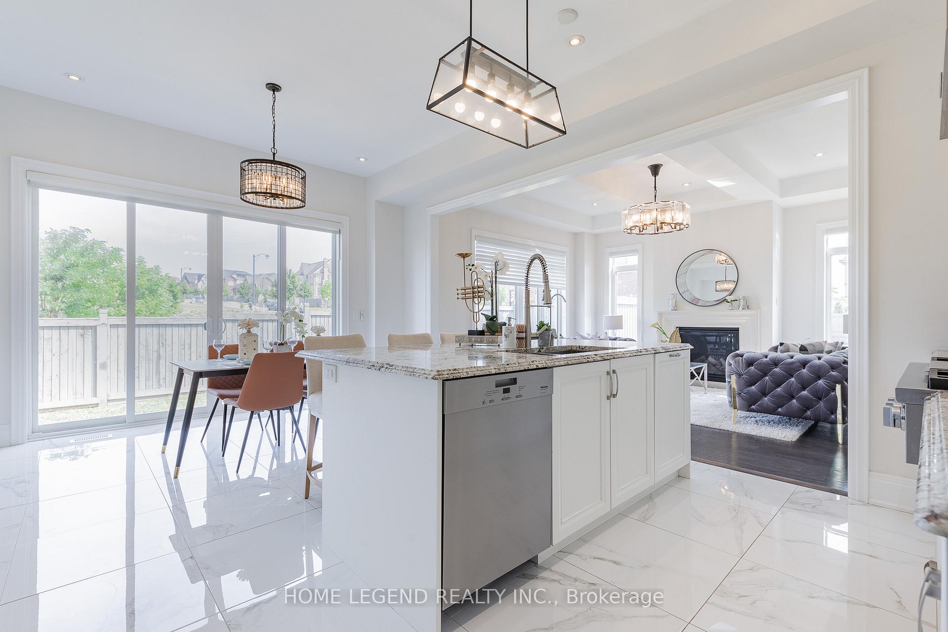 Photo 10 of 101 Foley Crescent, Vaughan, Patterson — HOMEH