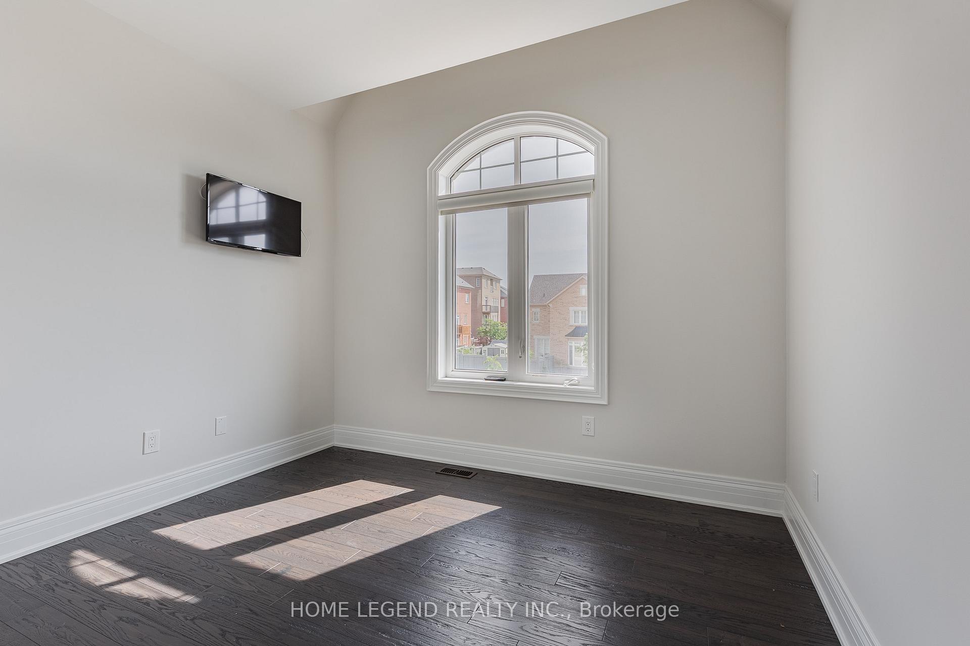 Photo 37 of 101 Foley Crescent, Vaughan, Patterson — HOMEH