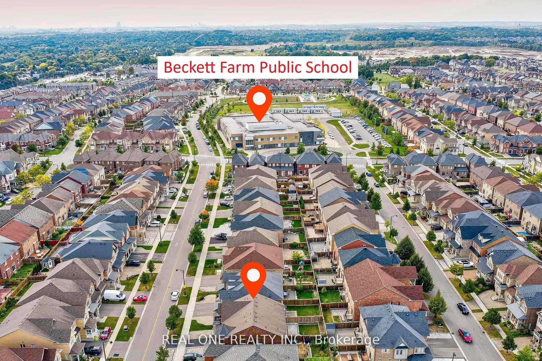 Photo 4 of 114 Beckett Avenue, Markham, Berczy — HOMEH