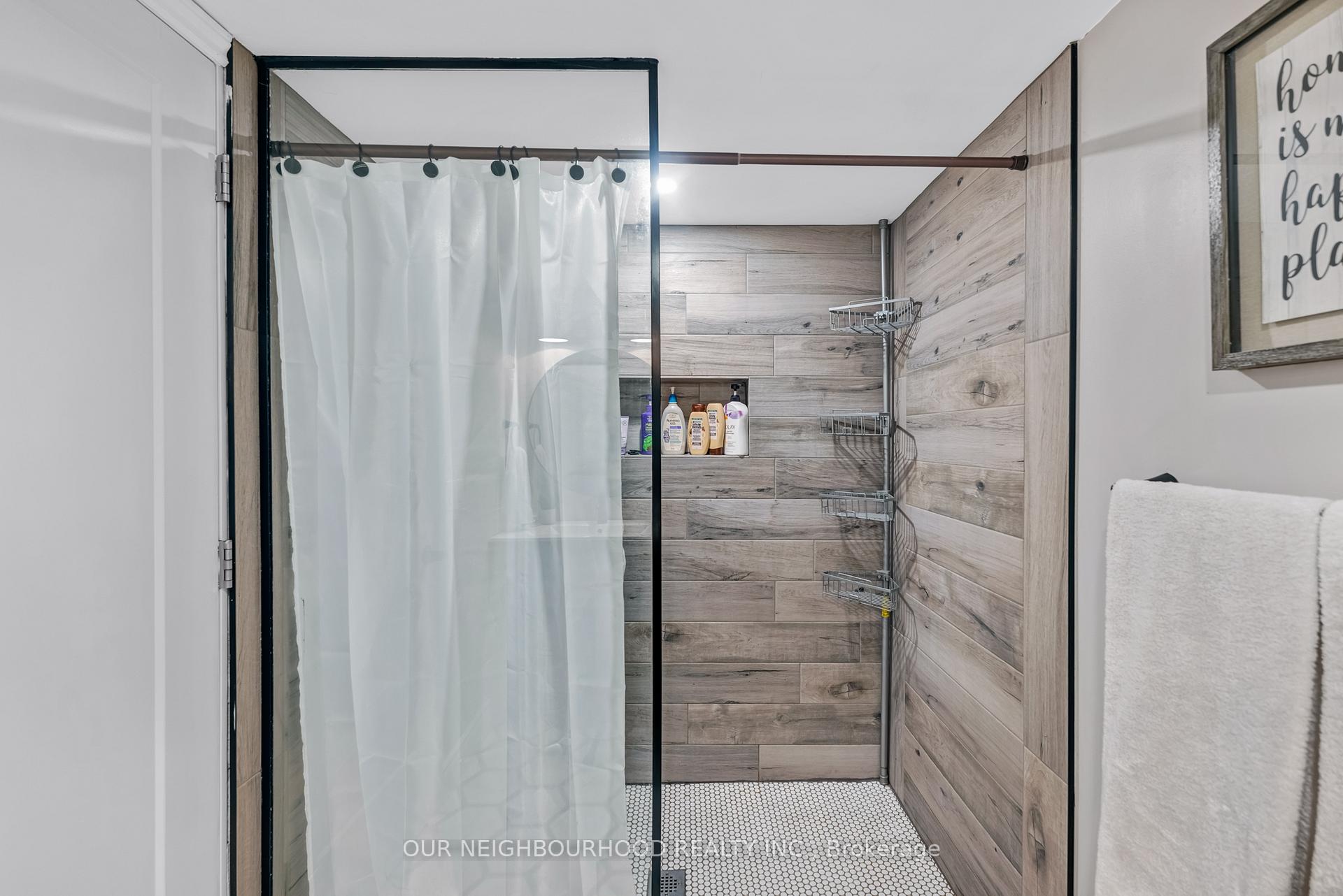 Photo 33 of 227 Rosedale Drive, Whitby, Downtown Whitby — HOMEH