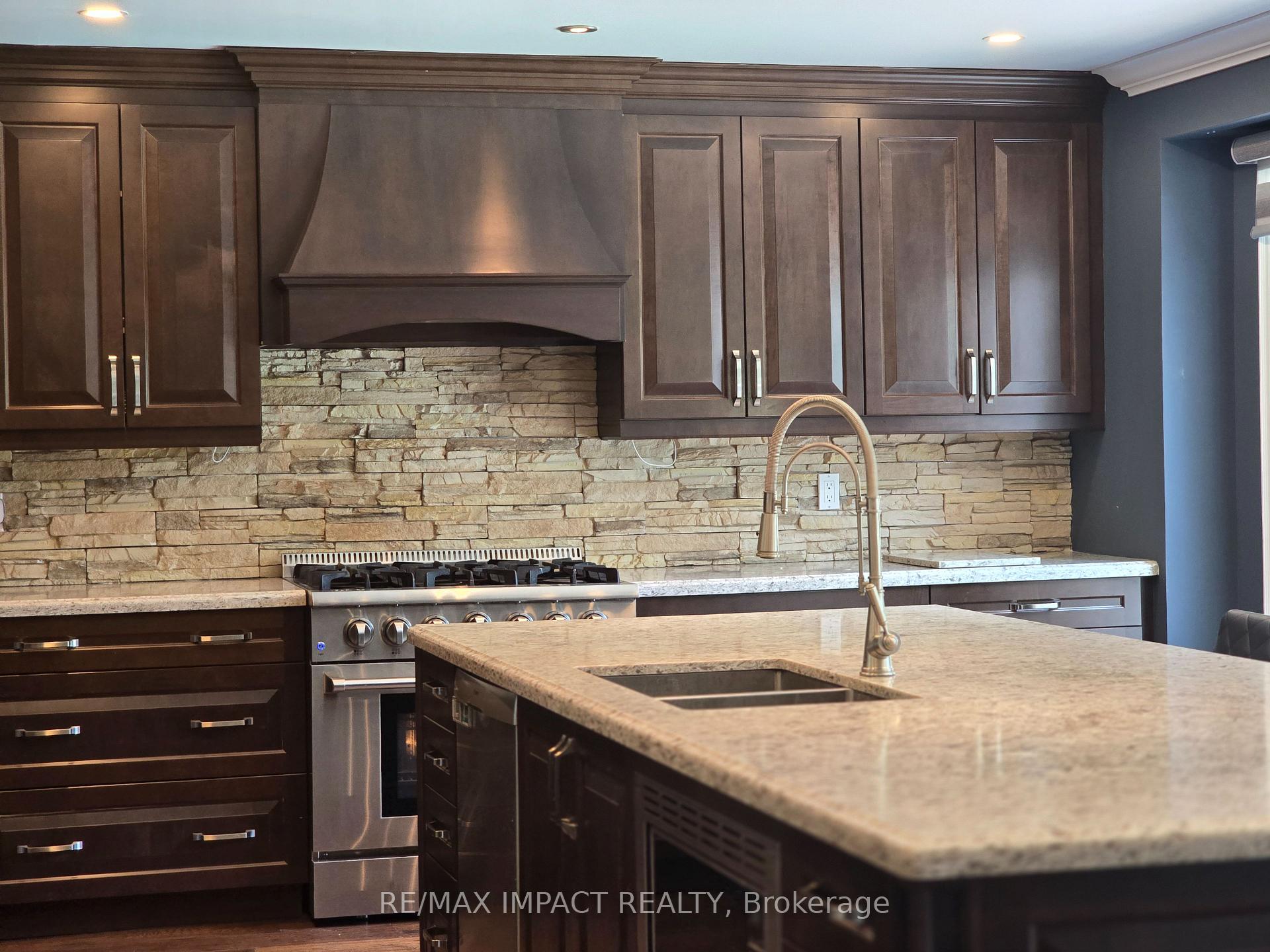 Photo 1 of 28 Fairmeadow Place E, Whitby, Blue Grass Meadows — HOMEH