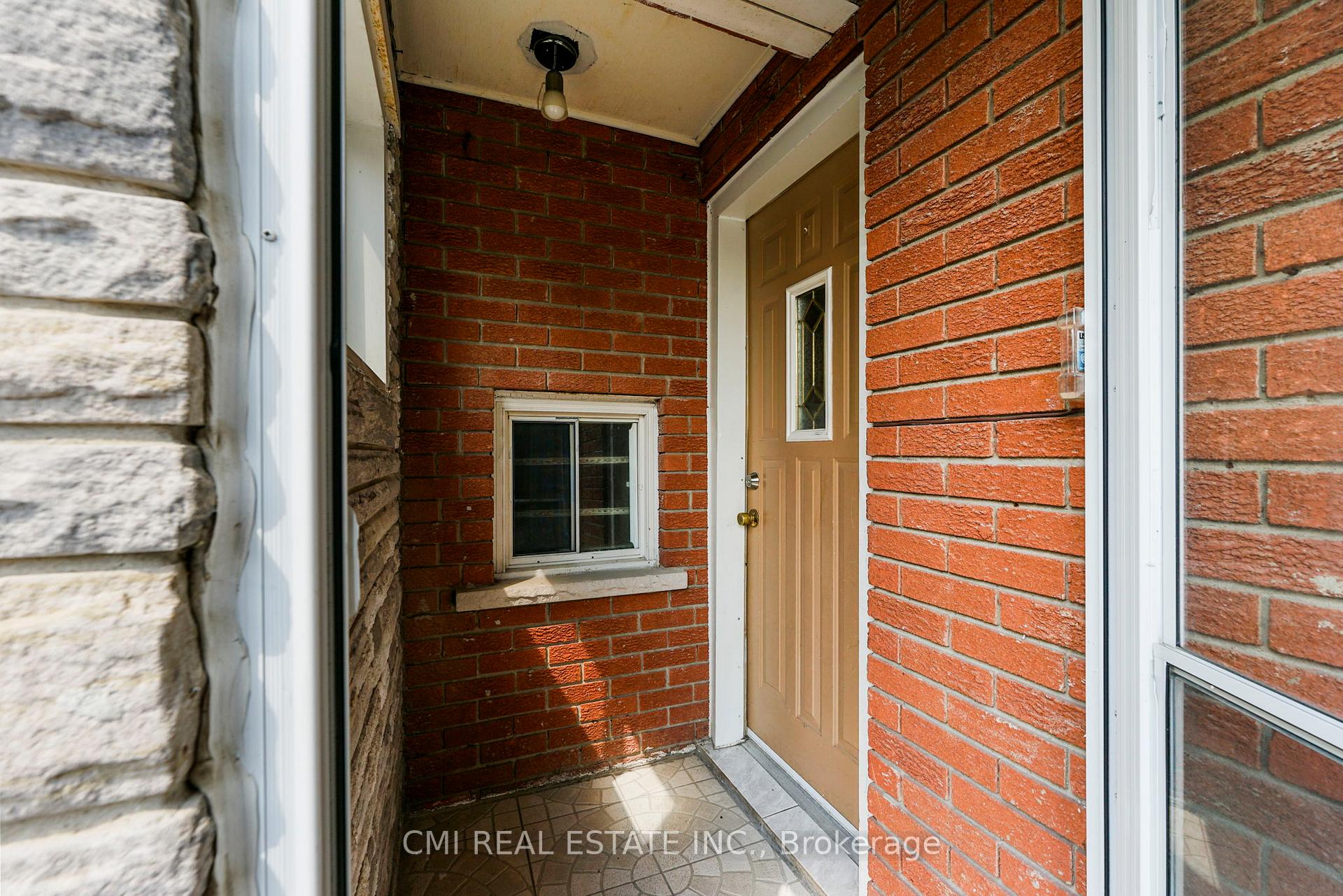 Photo 4 of 119 Albany Drive, Vaughan, West Woodbridge — HOMEH