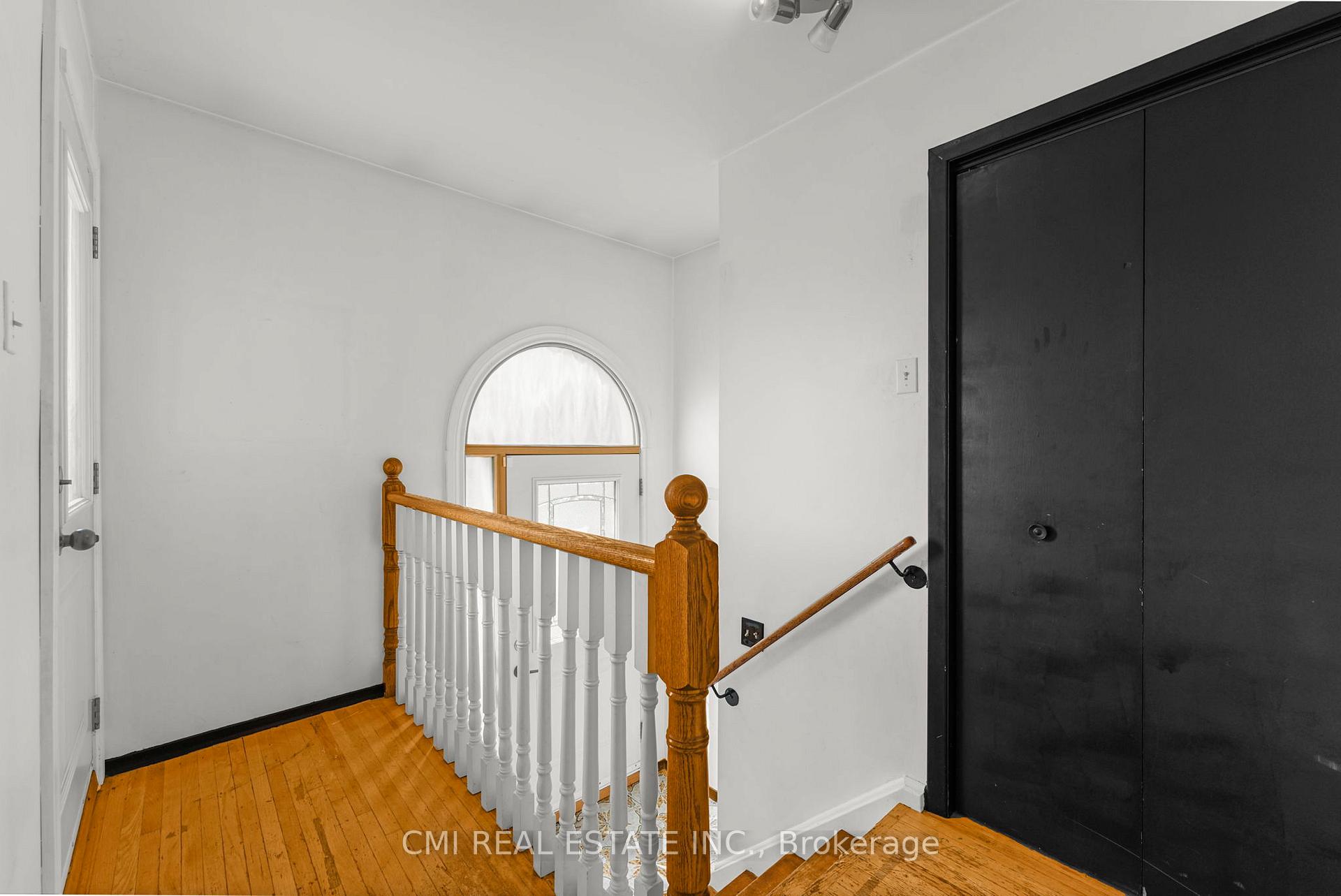 Photo 5 of 119 Albany Drive, Vaughan, West Woodbridge — HOMEH